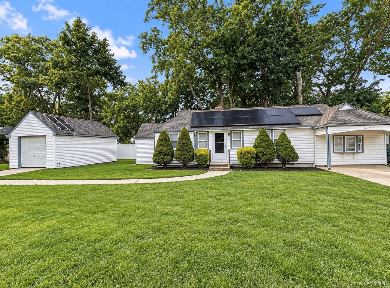 Single Family Locust Avenue  Suffolk County, NY 11701, MLS-1020512-4