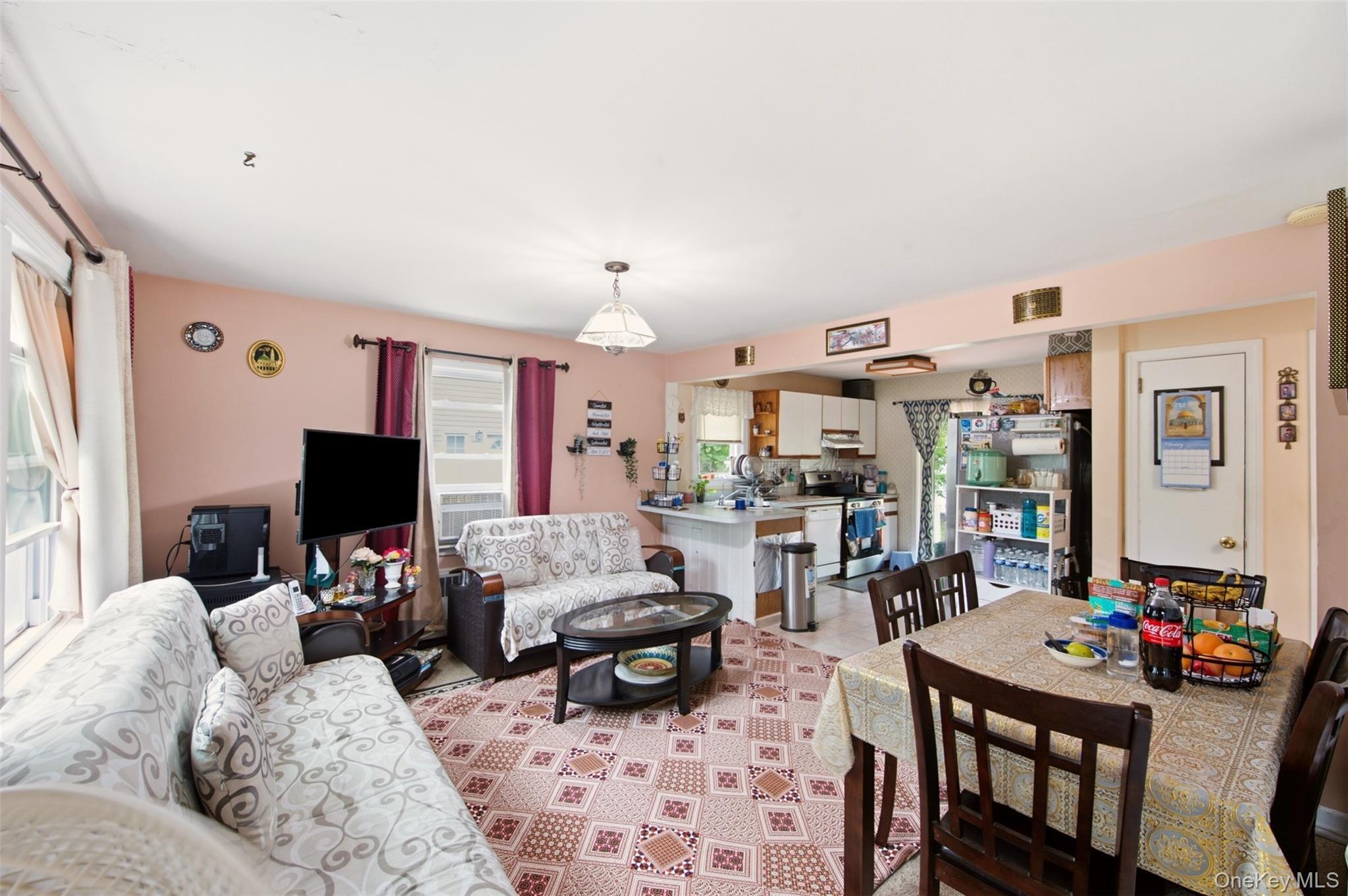 Single Family Putnam Place  Suffolk County, NY 11746, MLS-1020516-10