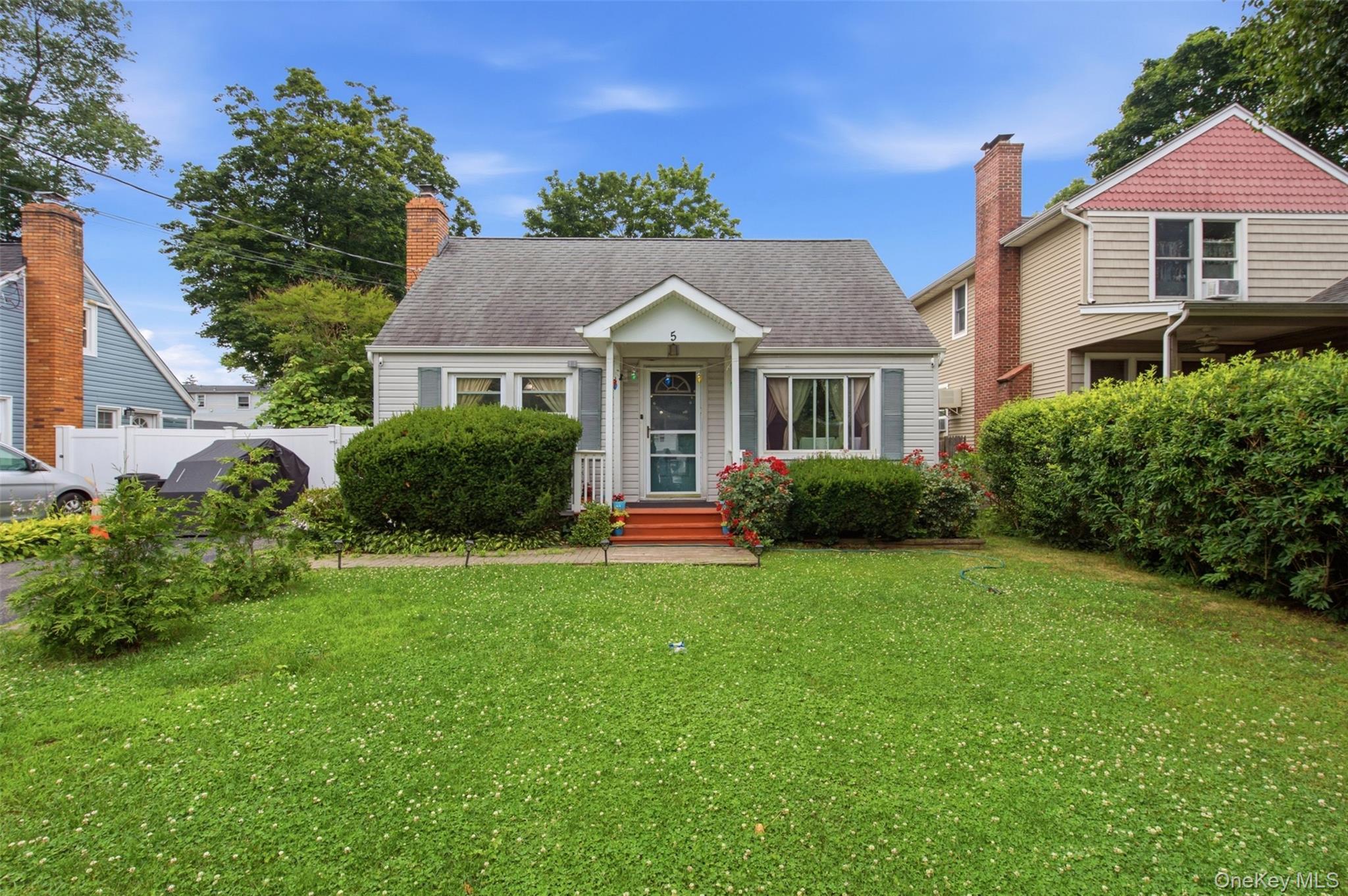 Single Family Putnam Place  Suffolk County, NY 11746, MLS-1020516-2