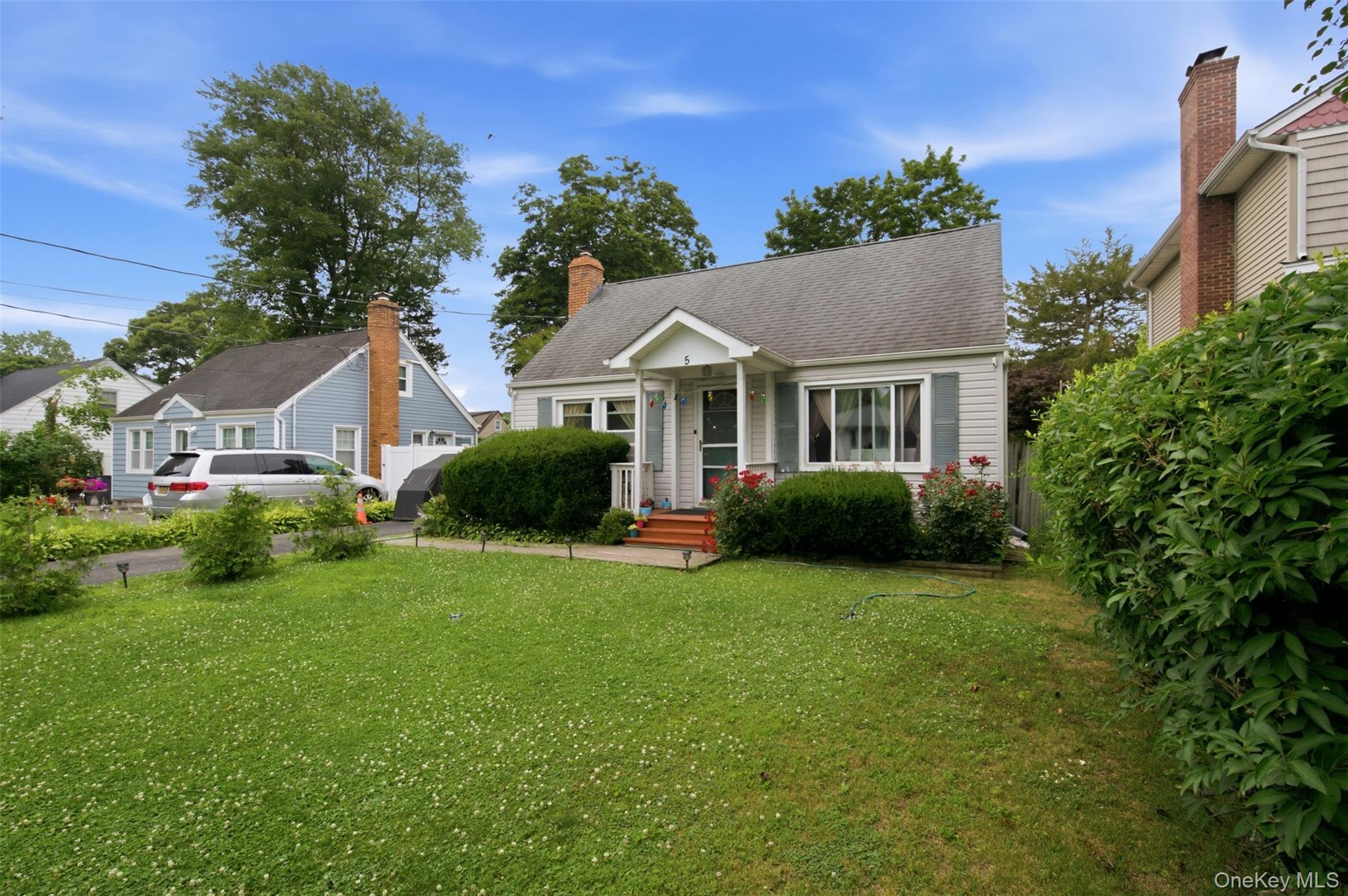 Single Family Putnam Place  Suffolk County, NY 11746, MLS-1020516-4