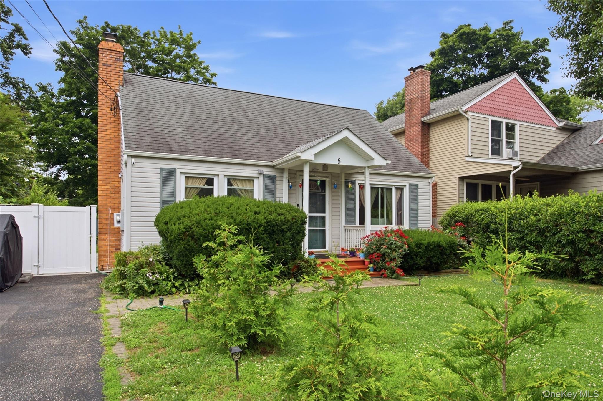 Single Family Putnam Place  Suffolk County, NY 11746, MLS-1020516-6