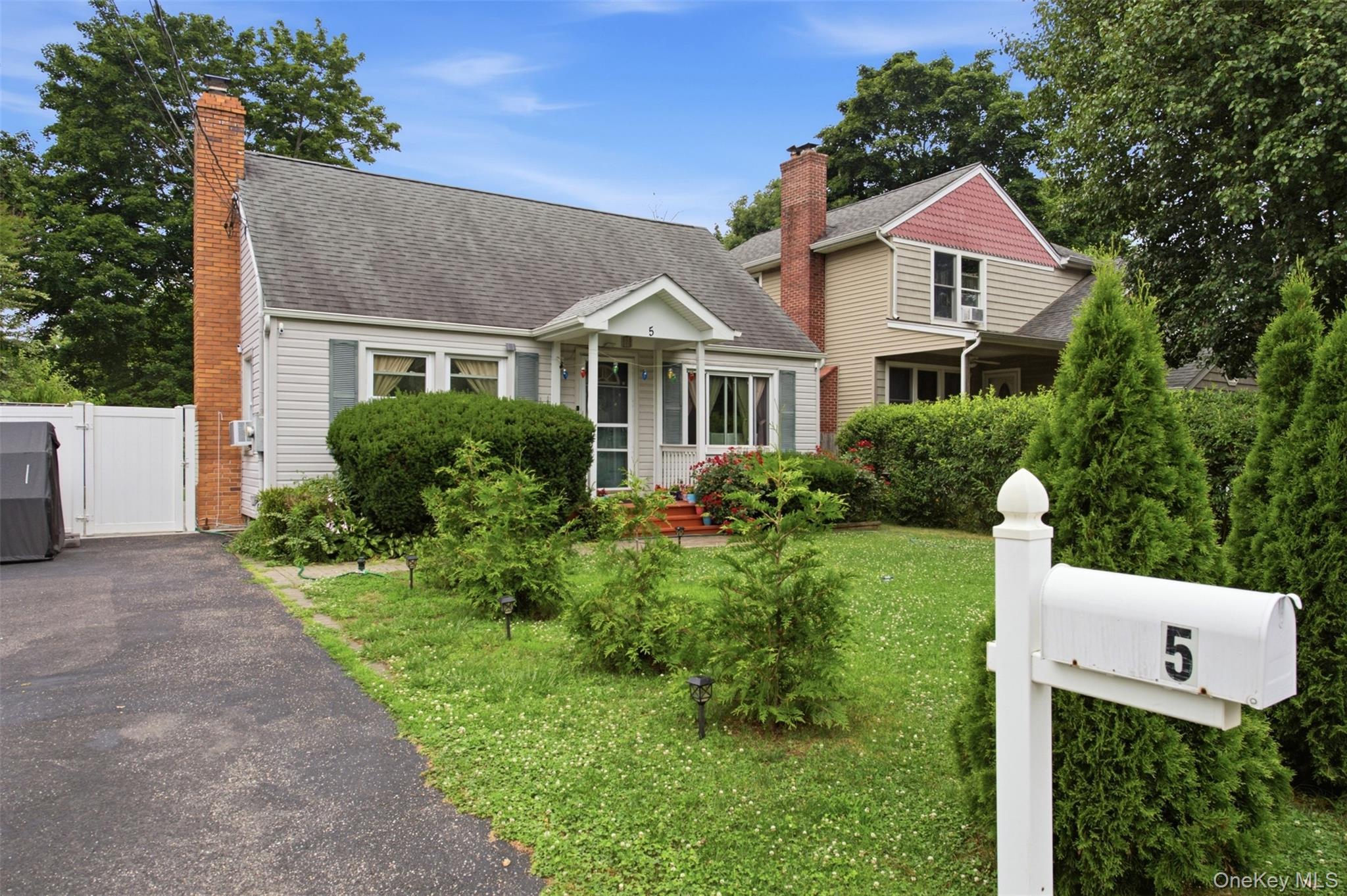 Single Family Putnam Place  Suffolk County, NY 11746, MLS-1020516-7
