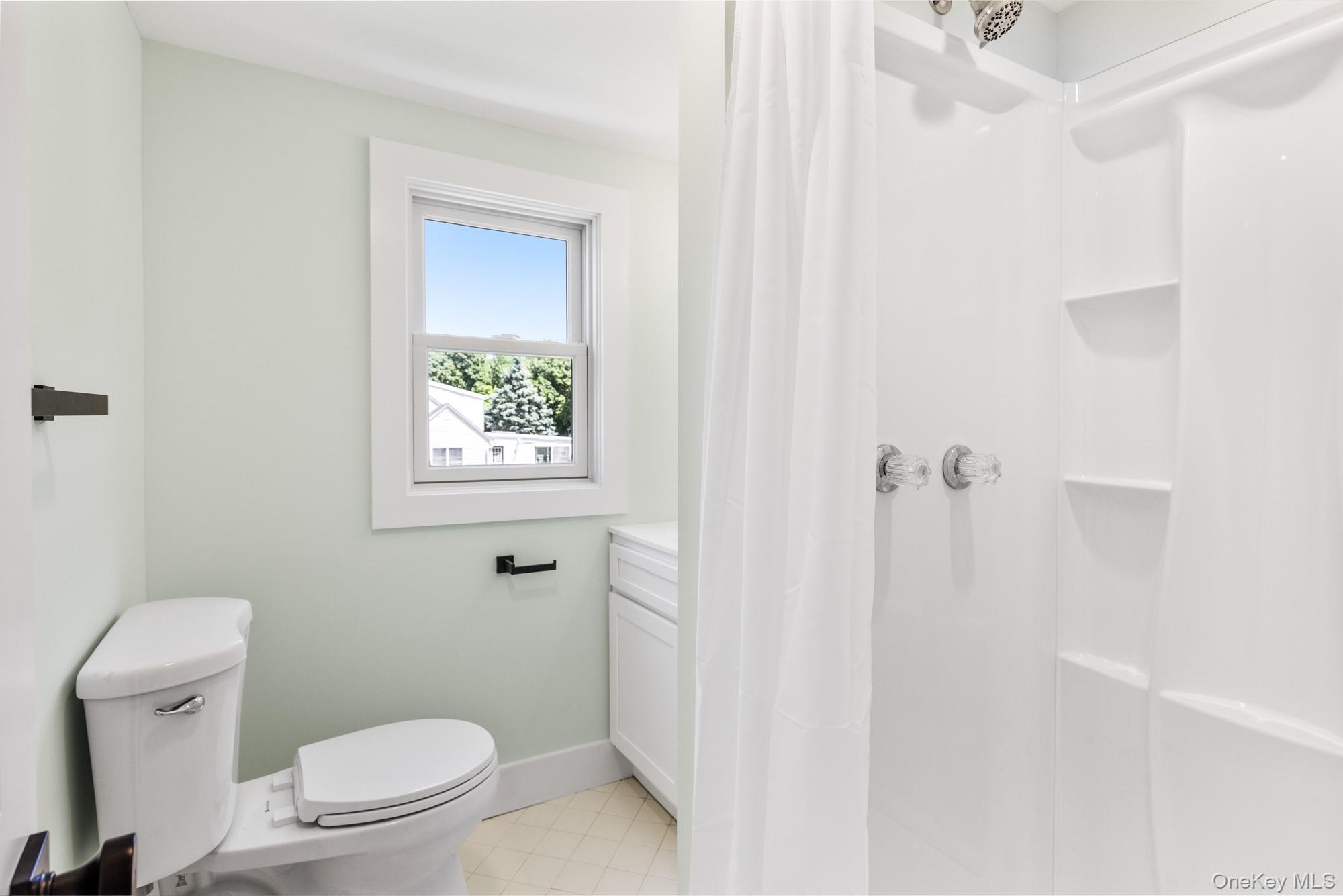 Single Family Sunrise Avenue Suffolk County, NY 11901, MLS-1020534-28