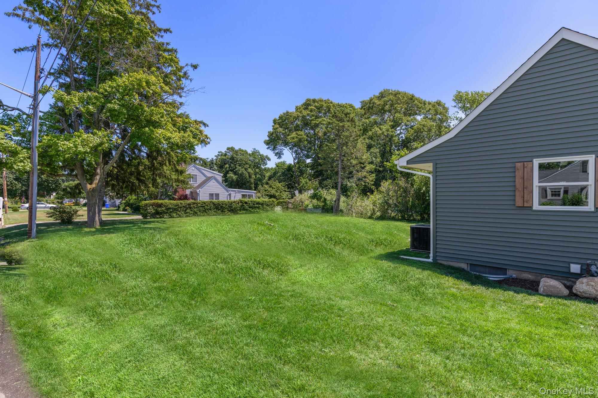 Single Family Sunrise Avenue Suffolk County, NY 11901, MLS-1020534-5