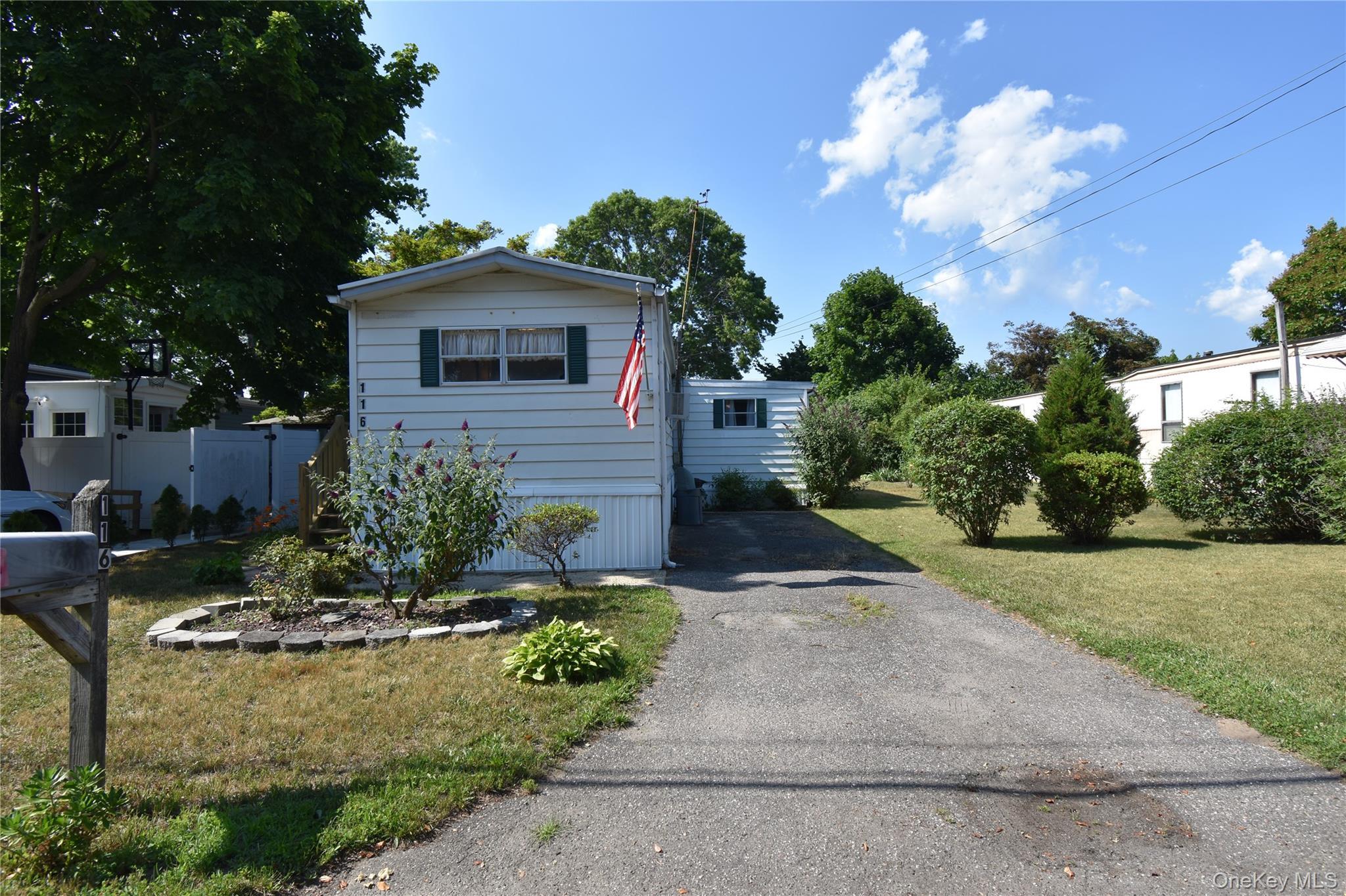 Single Family Lincoln Avenue Suffolk County, NY 11741, MLS-1020562-2