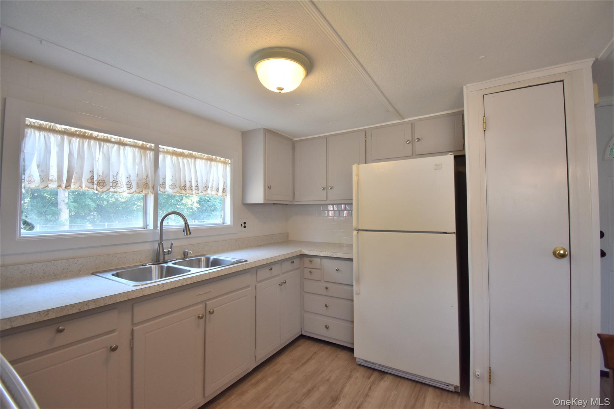 Single Family Lincoln Avenue Suffolk County, NY 11741, MLS-1020562-6