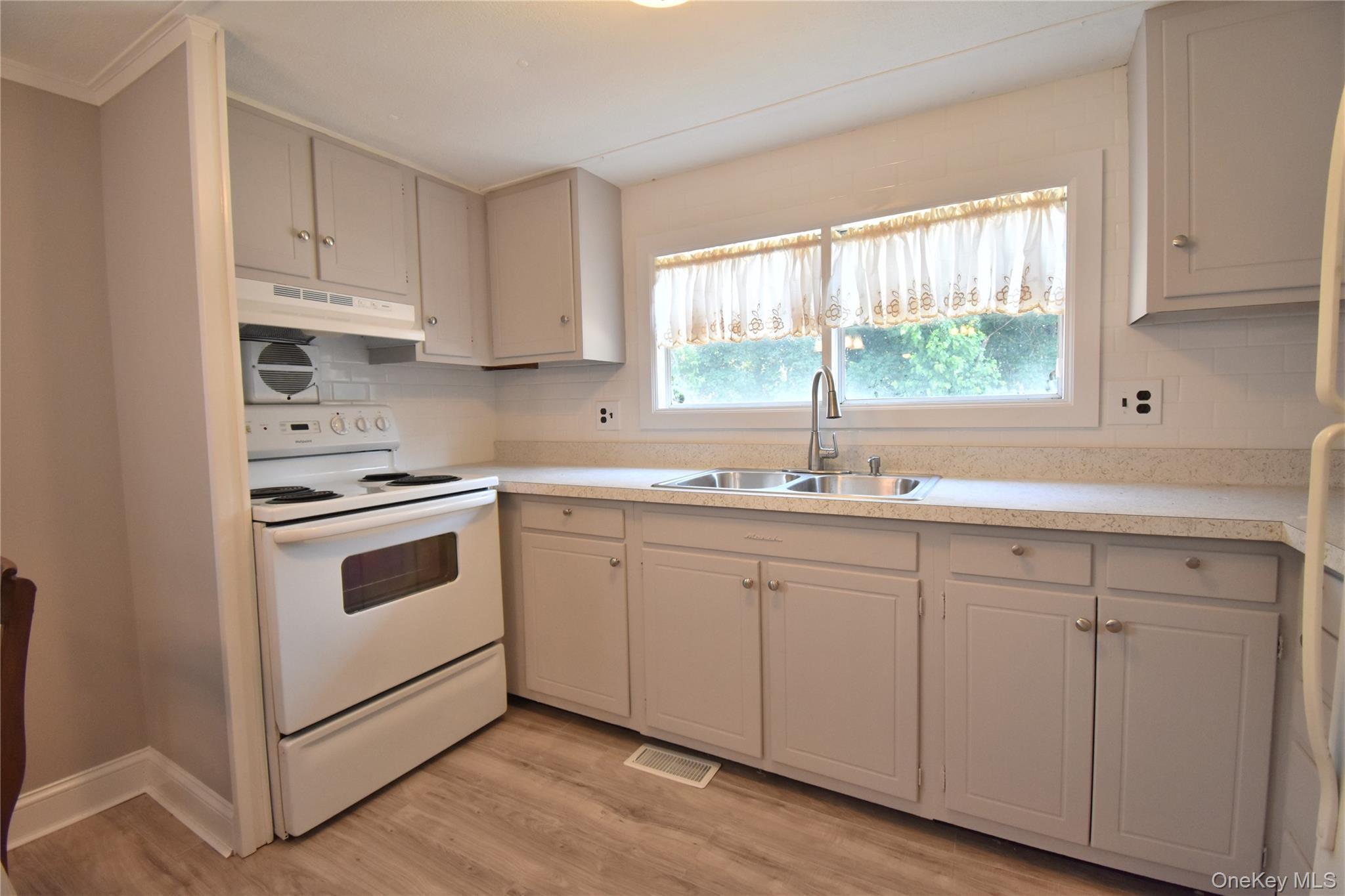 Single Family Lincoln Avenue Suffolk County, NY 11741, MLS-1020562-7