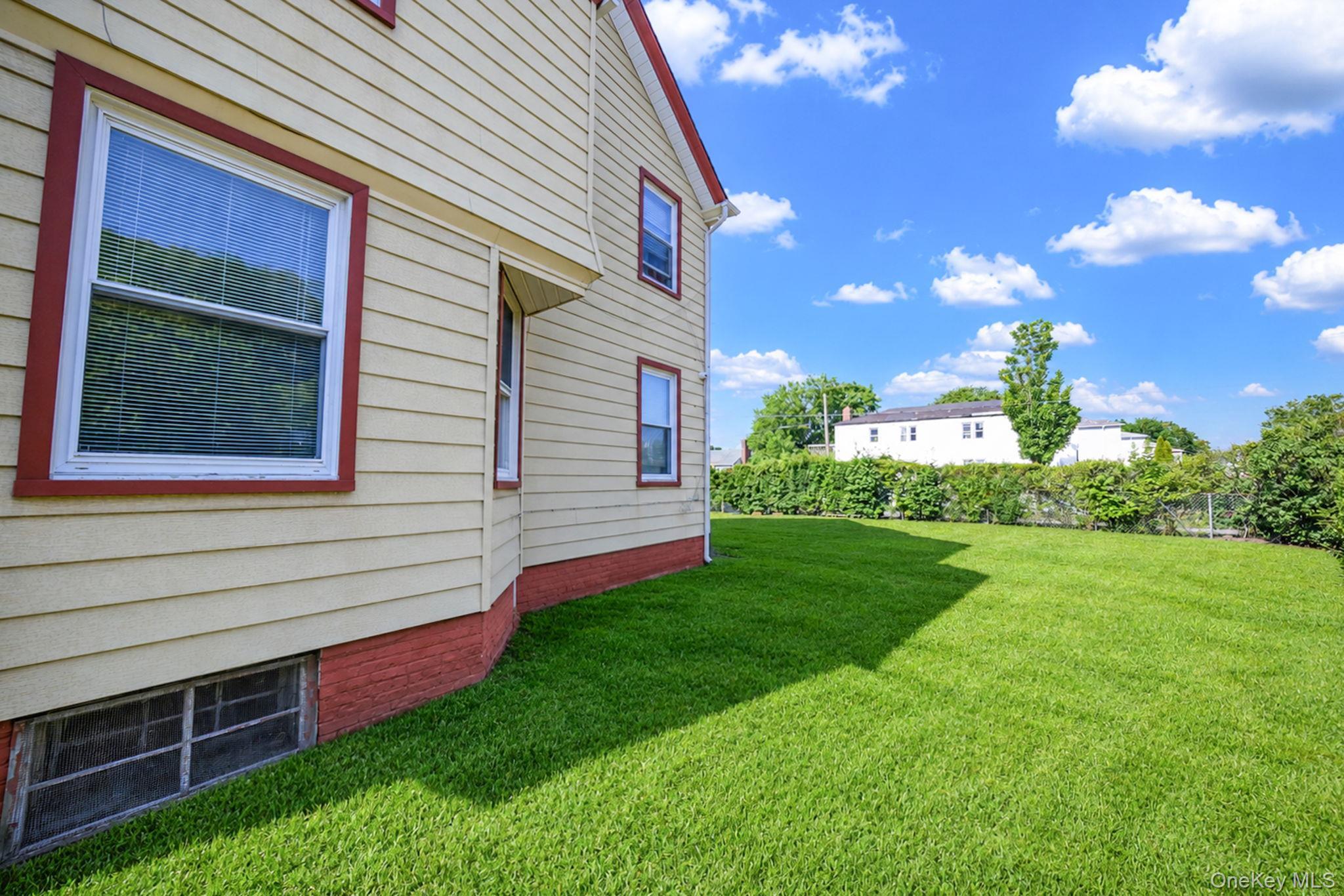 Single Family Bay Park Place Queens, NY 11691, MLS-1020605-4