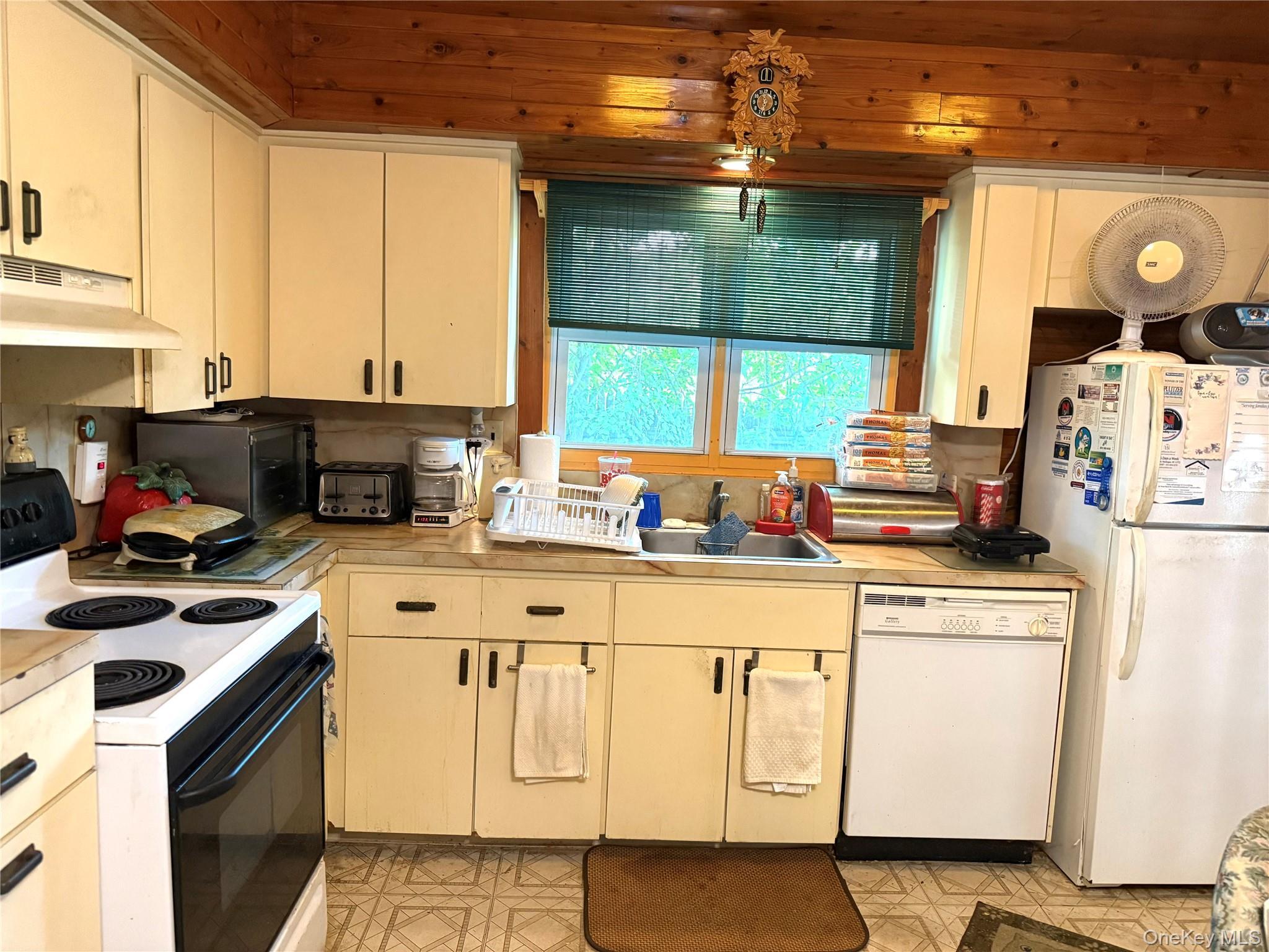 Single Family Brushwood Drive Suffolk County, NY 11967, MLS-1020668-4