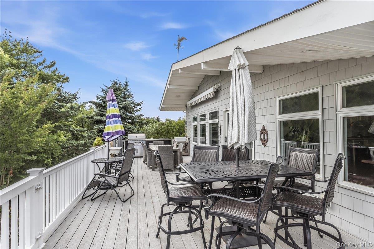 Single Family Circle Drive Suffolk County, NY 11702, MLS-1020694-37