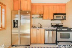 Single Family Wakefield Staten Island, NY 10312, MLS-1020704-16
