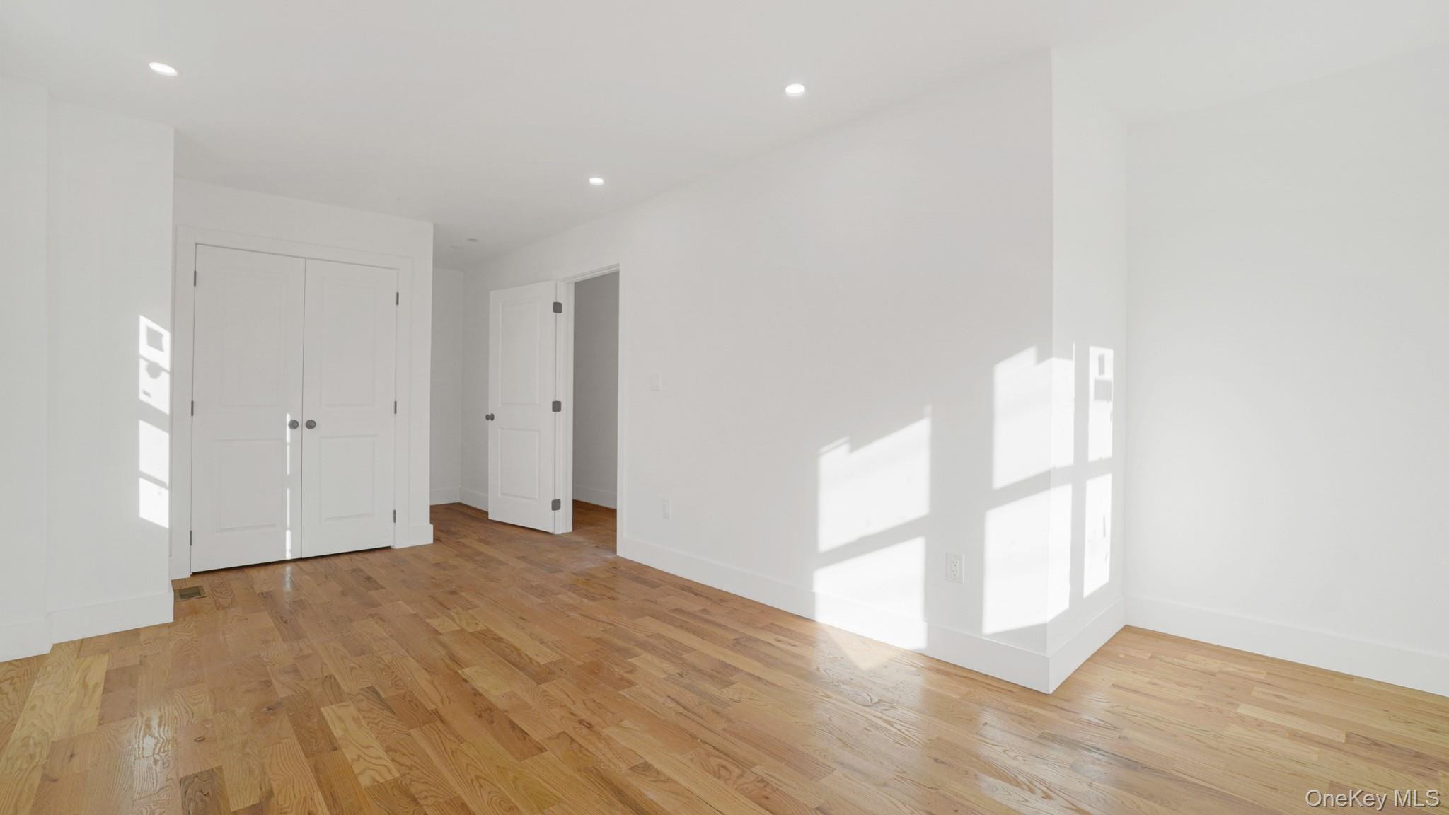 Single Family E 221st Street  Bronx, NY 10469, MLS-1020781-13