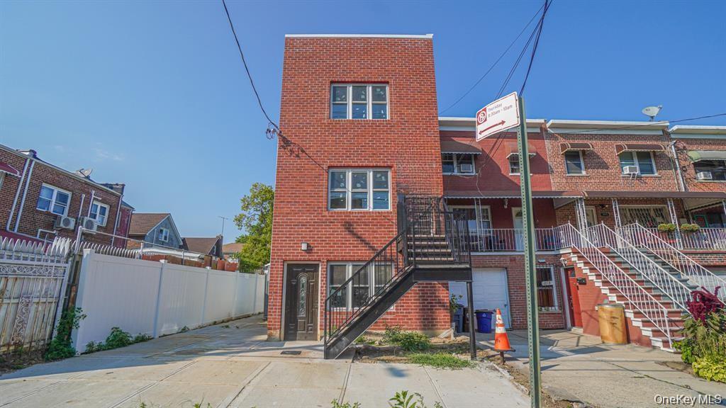 Single Family E 221st Street  Bronx, NY 10469, MLS-1020781-18