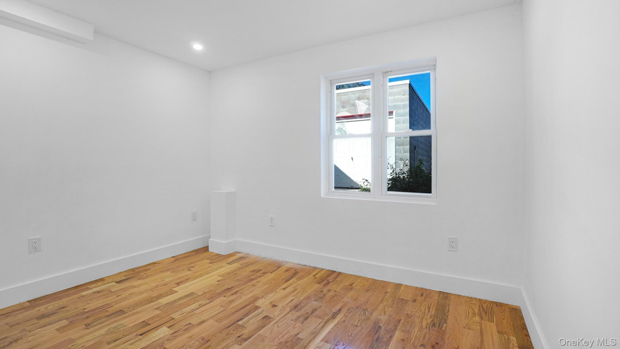 Single Family E 221st Street  Bronx, NY 10469, MLS-1020781-8