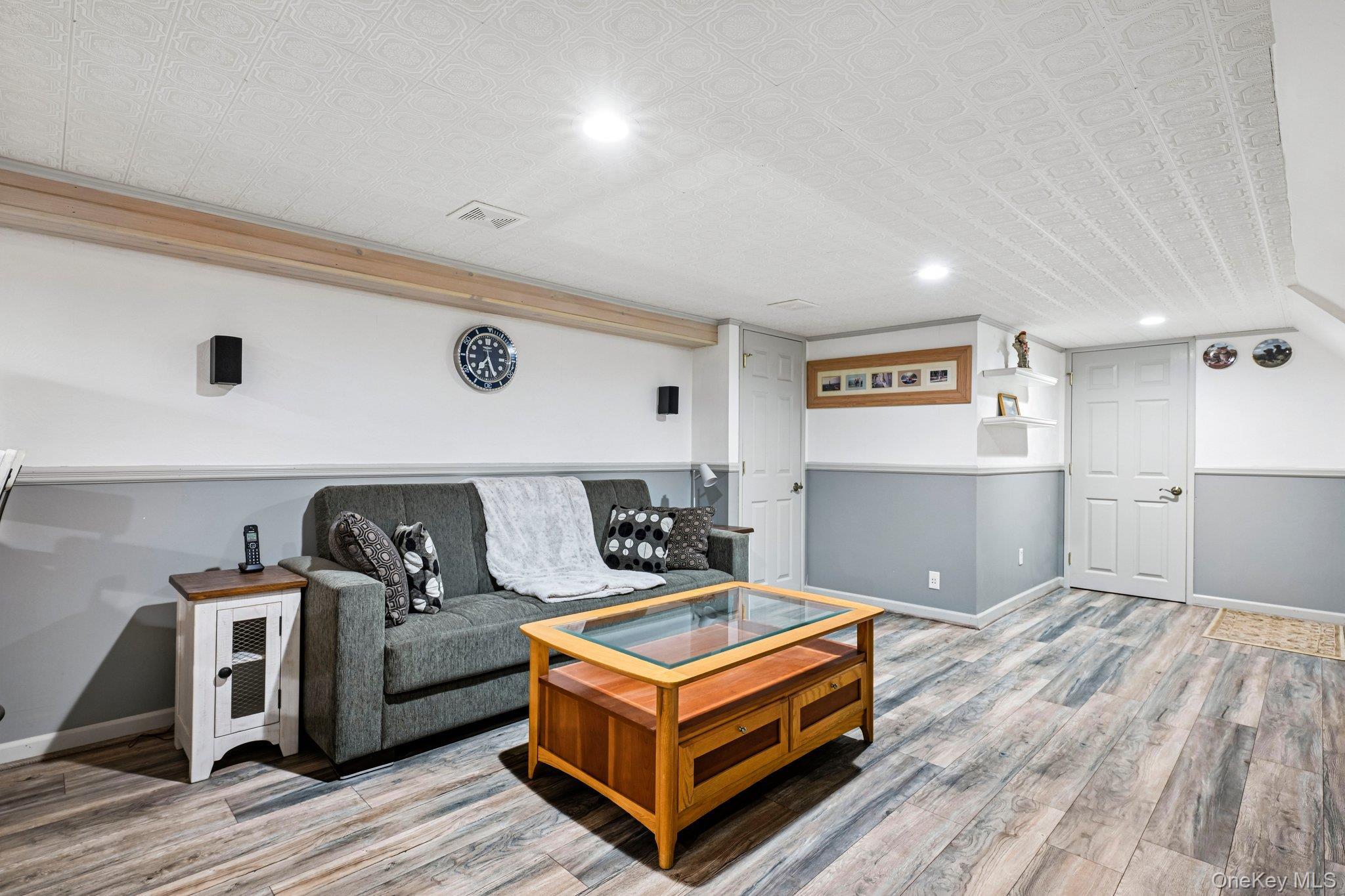 Single Family Oak Avenue Suffolk County, NY 11967, MLS-1020783-25