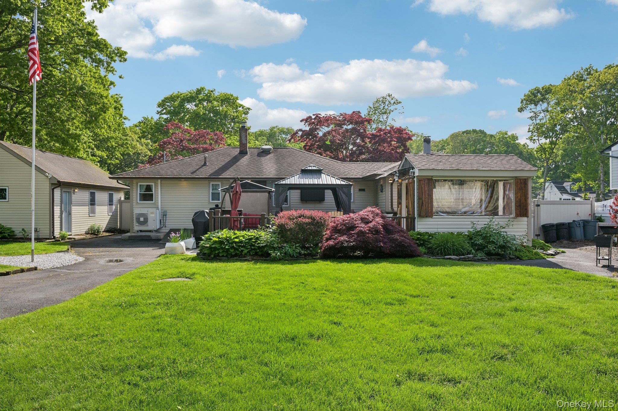 Single Family Oak Avenue Suffolk County, NY 11967, MLS-1020783-38