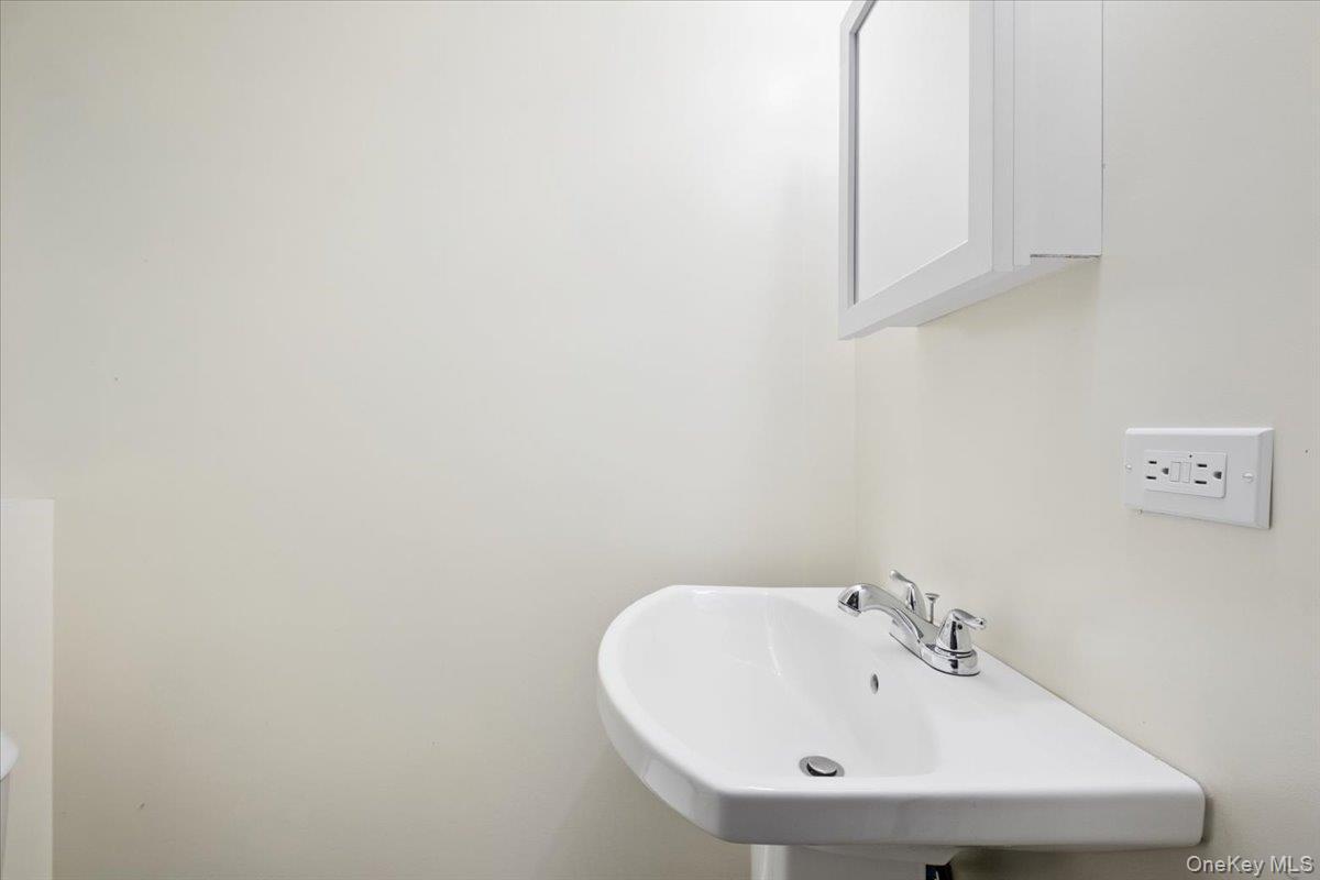 Single Family Knollwood Road Westchester County, NY 10567, MLS-1020789-23