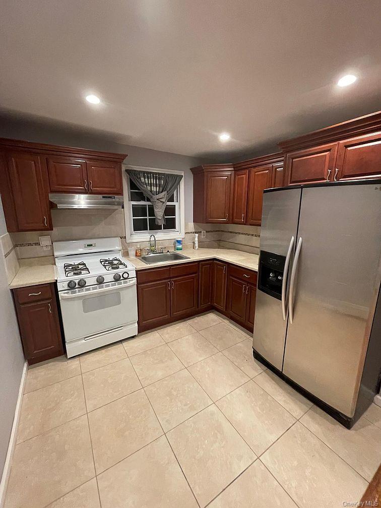 Single Family 58th Avenue  Queens, NY 11378, MLS-1020791-10