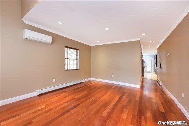 Single Family 58th Avenue  Queens, NY 11378, MLS-1020791-4