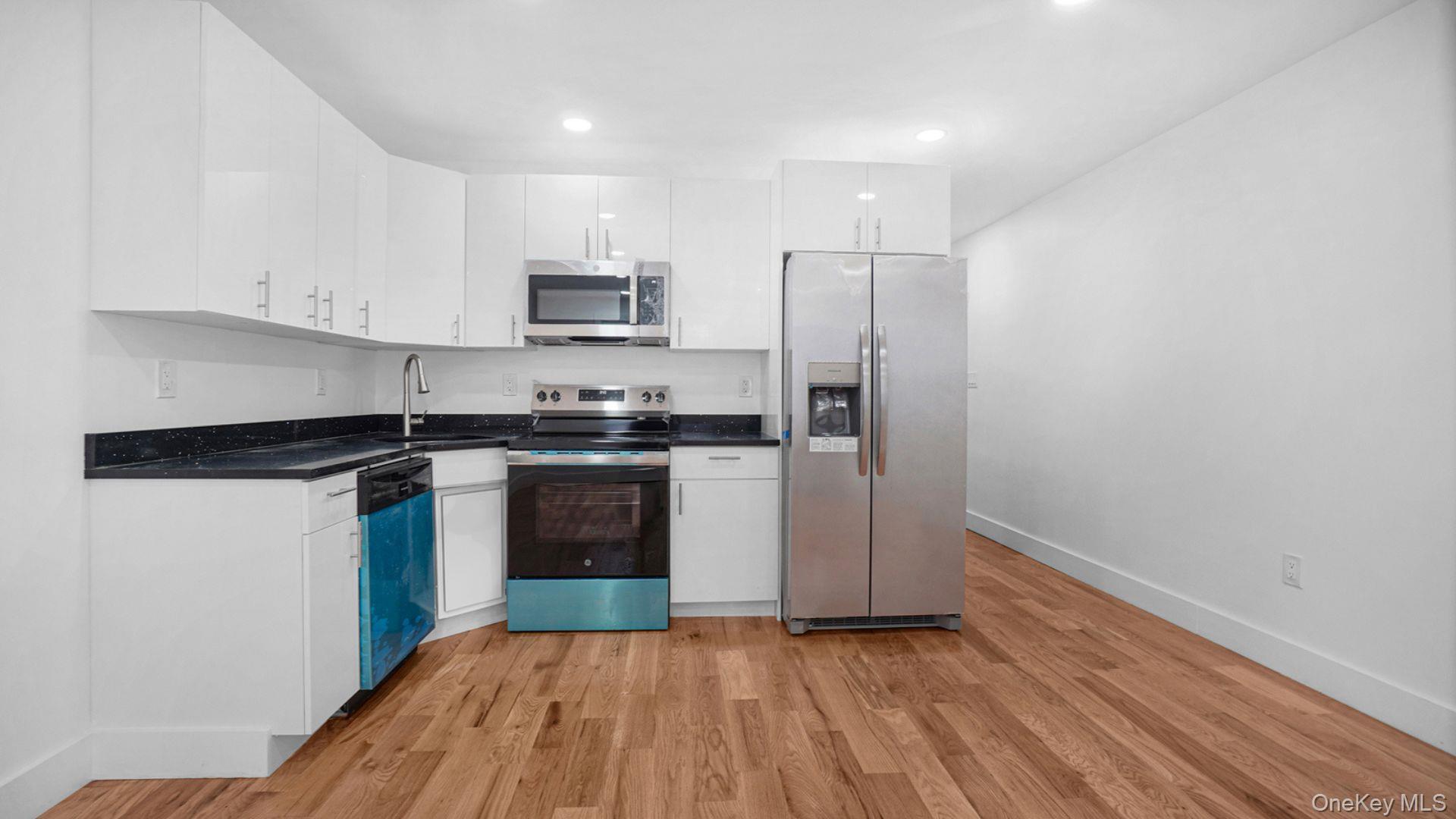 Single Family Duryea Avenue Bronx, NY 10466, MLS-1020805-11