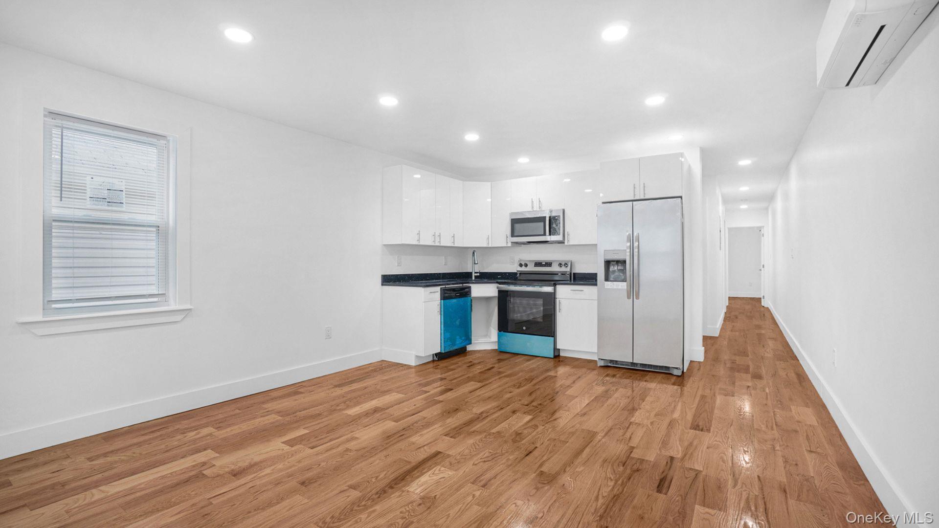 Single Family Duryea Avenue Bronx, NY 10466, MLS-1020805-13