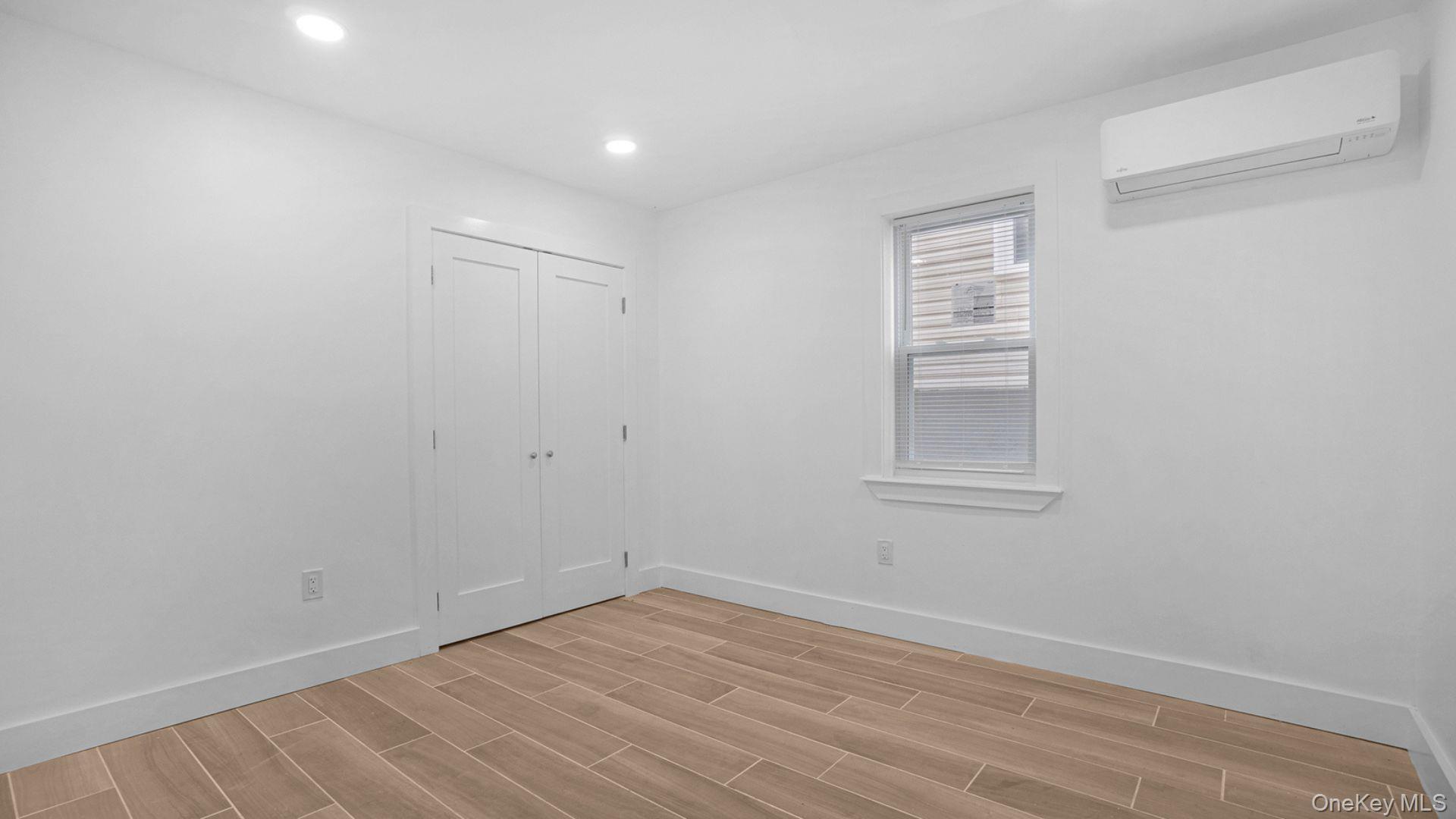 Single Family Duryea Avenue Bronx, NY 10466, MLS-1020805-15