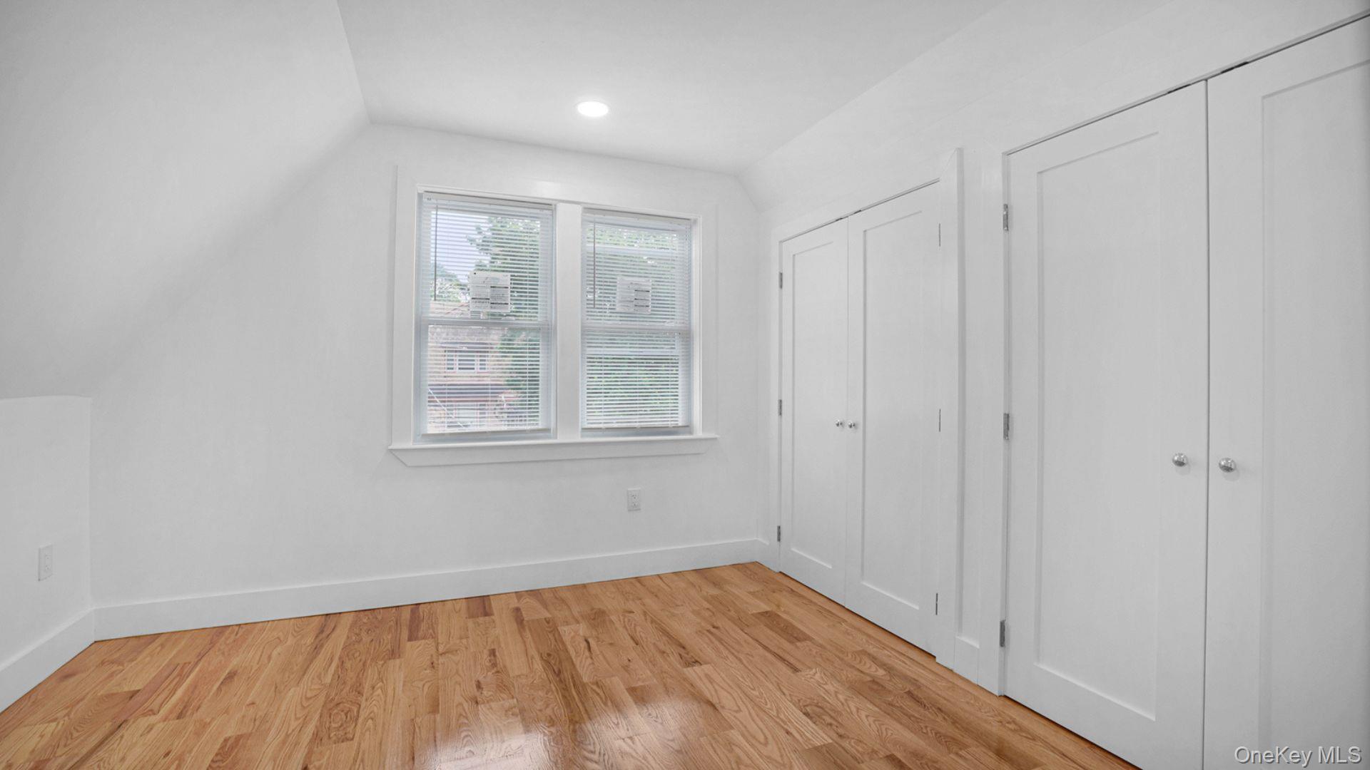 Single Family Duryea Avenue Bronx, NY 10466, MLS-1020805-16
