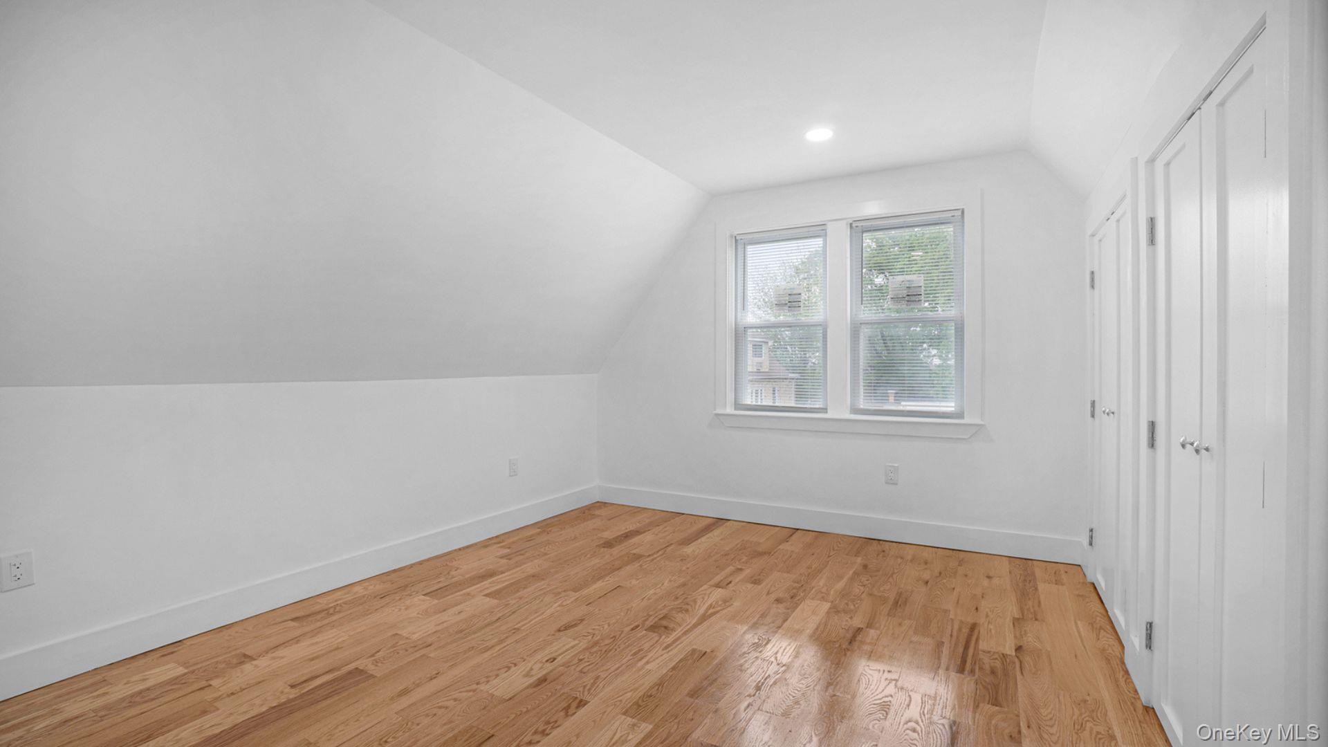 Single Family Duryea Avenue Bronx, NY 10466, MLS-1020805-21