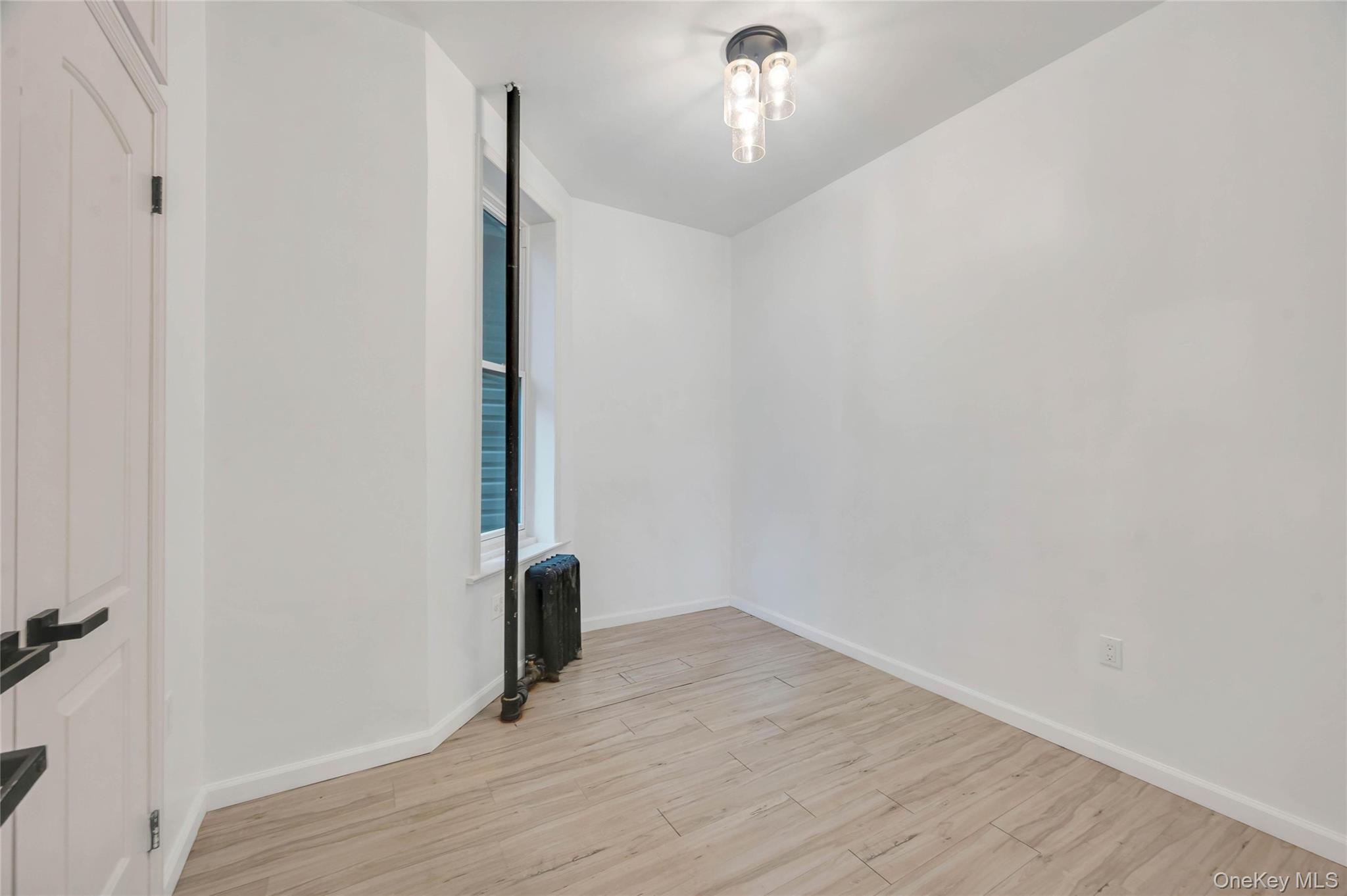 Single Family E 198th Street Bronx, NY 10458, MLS-1020822-11