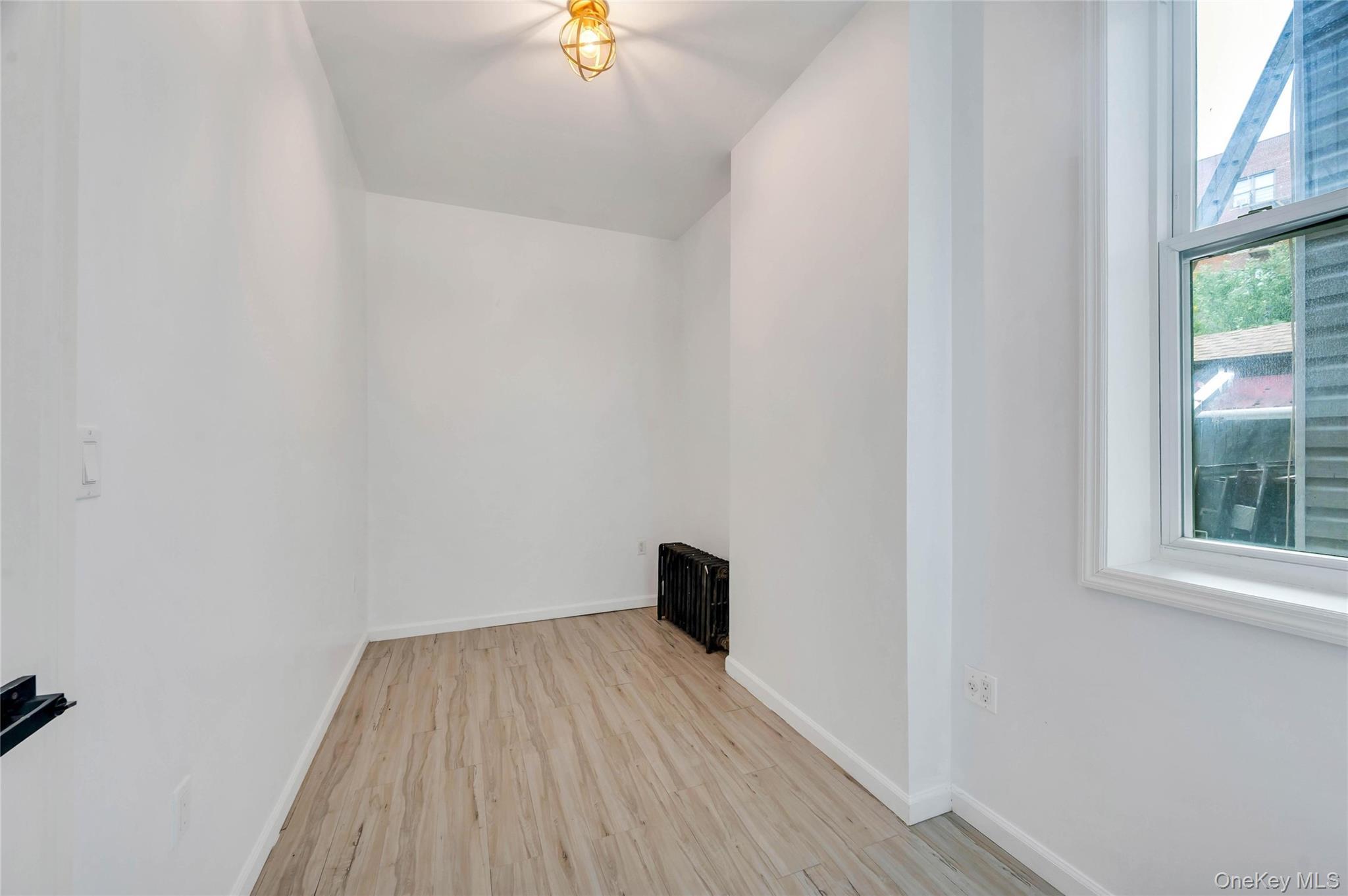 Single Family E 198th Street Bronx, NY 10458, MLS-1020822-18