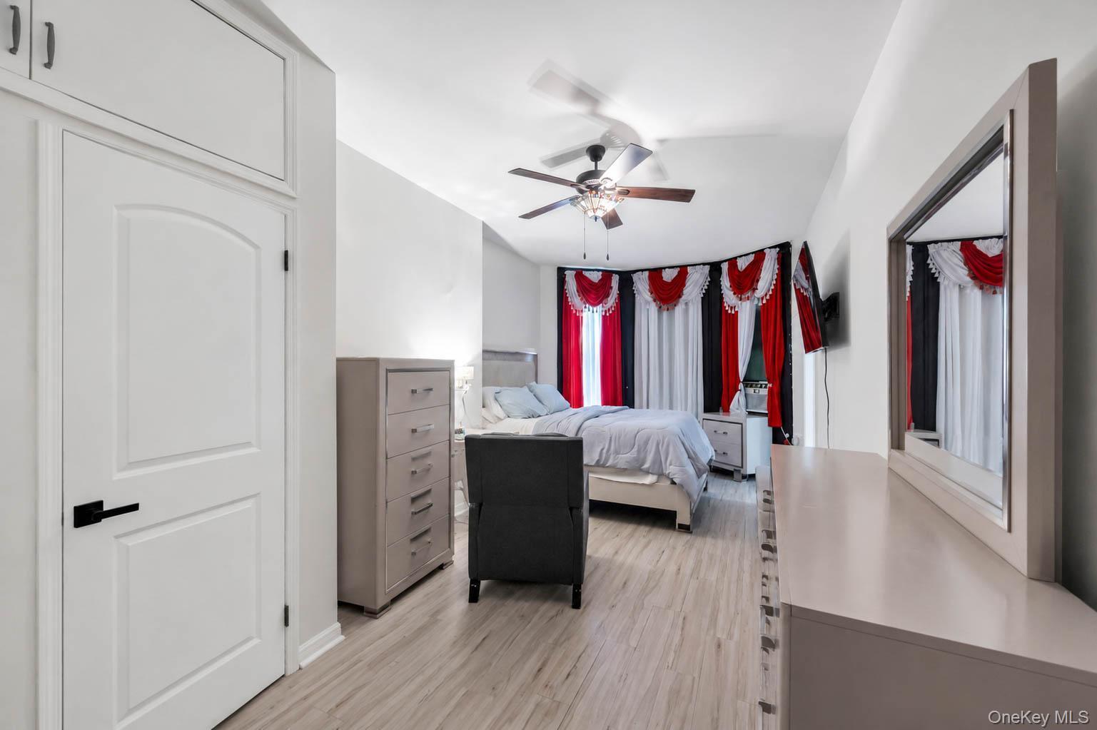 Single Family E 198th Street Bronx, NY 10458, MLS-1020822-25