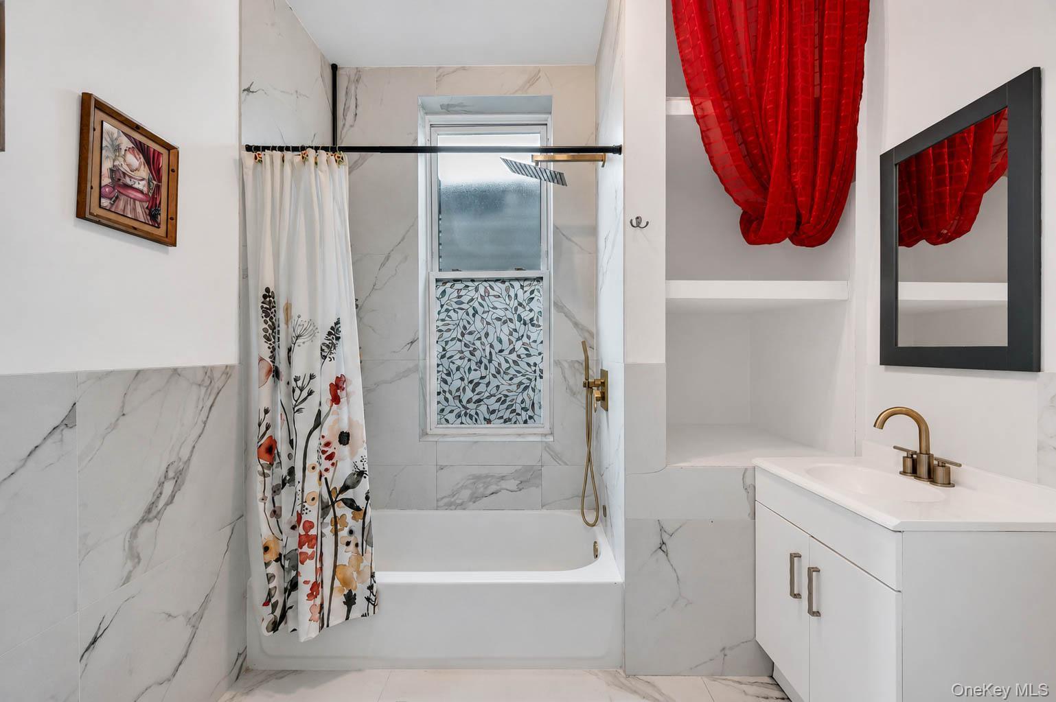 Single Family E 198th Street Bronx, NY 10458, MLS-1020822-26