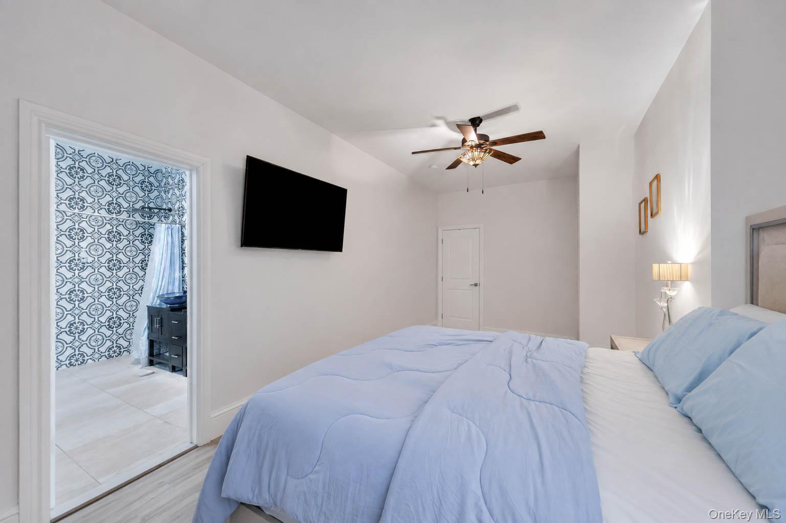 Single Family E 198th Street Bronx, NY 10458, MLS-1020822-27