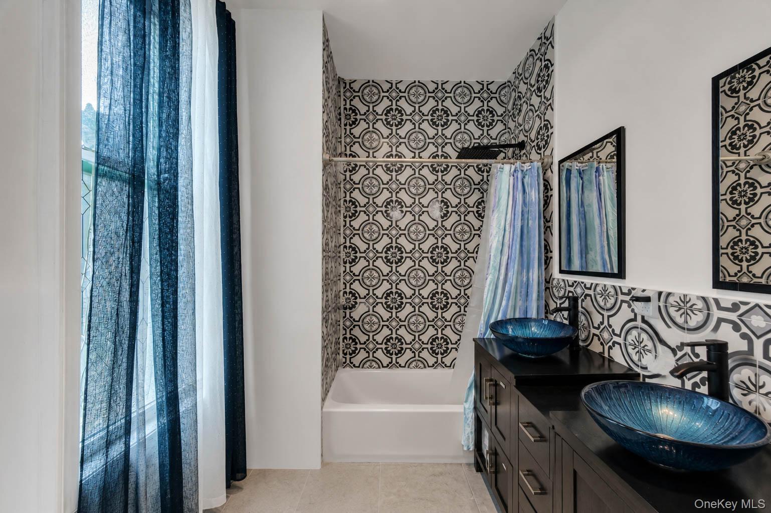 Single Family E 198th Street Bronx, NY 10458, MLS-1020822-28
