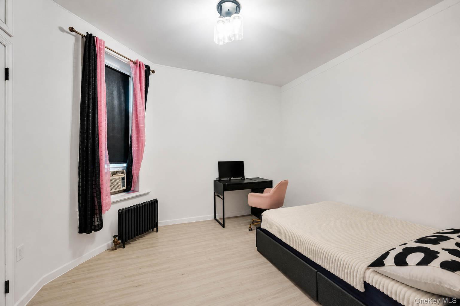 Single Family E 198th Street Bronx, NY 10458, MLS-1020822-29