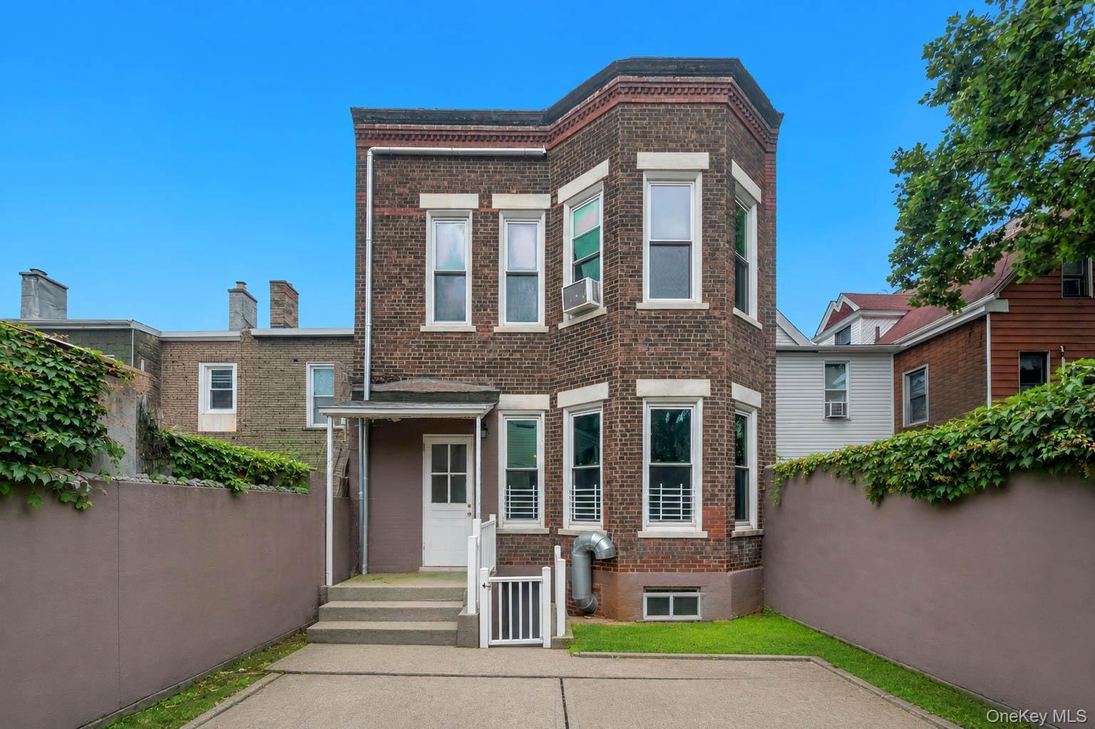 Single Family E 198th Street Bronx, NY 10458, MLS-1020822-3