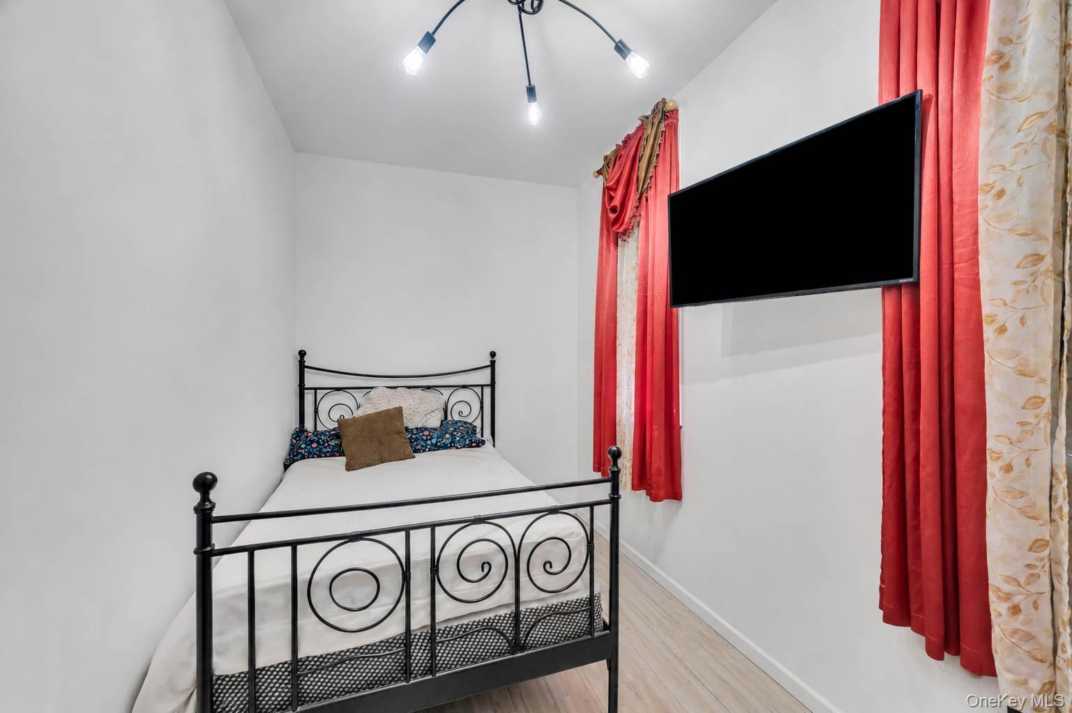 Single Family E 198th Street Bronx, NY 10458, MLS-1020822-30