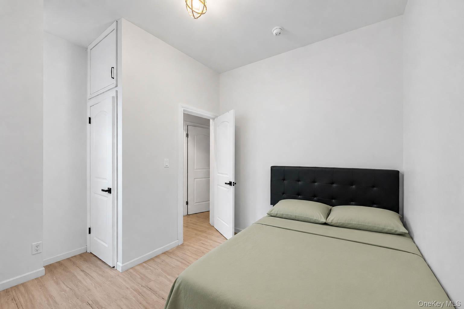 Single Family E 198th Street Bronx, NY 10458, MLS-1020822-31