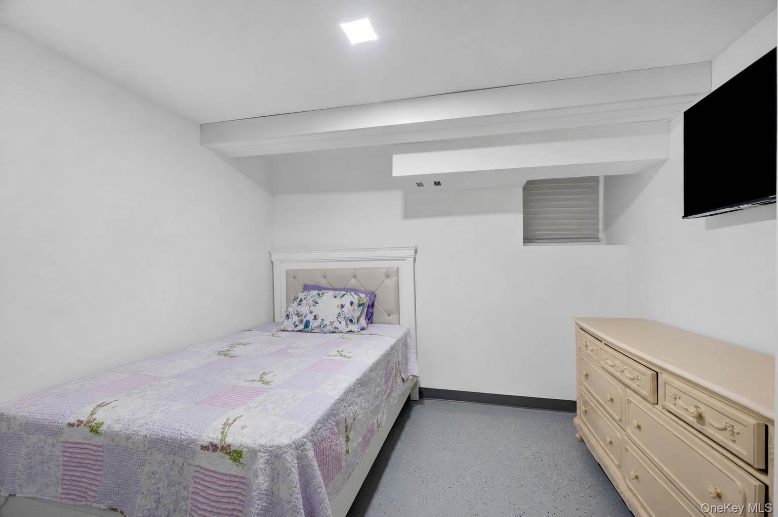 Single Family E 198th Street Bronx, NY 10458, MLS-1020822-36