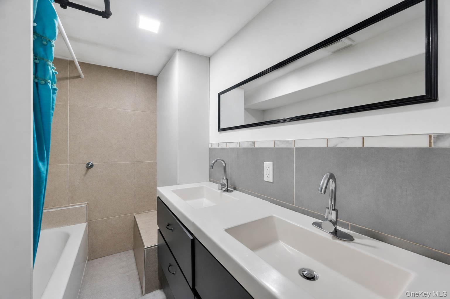 Single Family E 198th Street Bronx, NY 10458, MLS-1020822-39