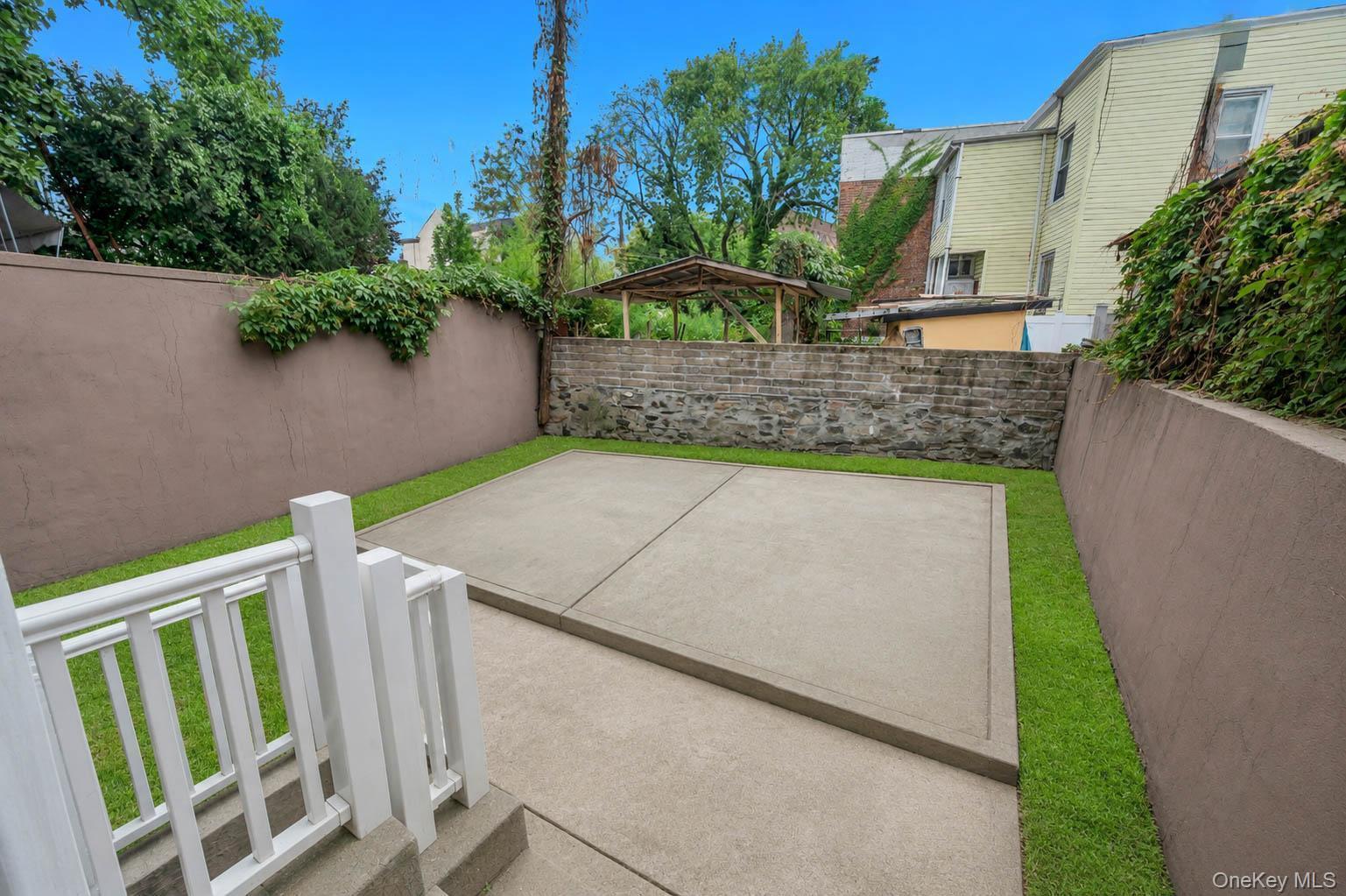 Single Family E 198th Street Bronx, NY 10458, MLS-1020822-4