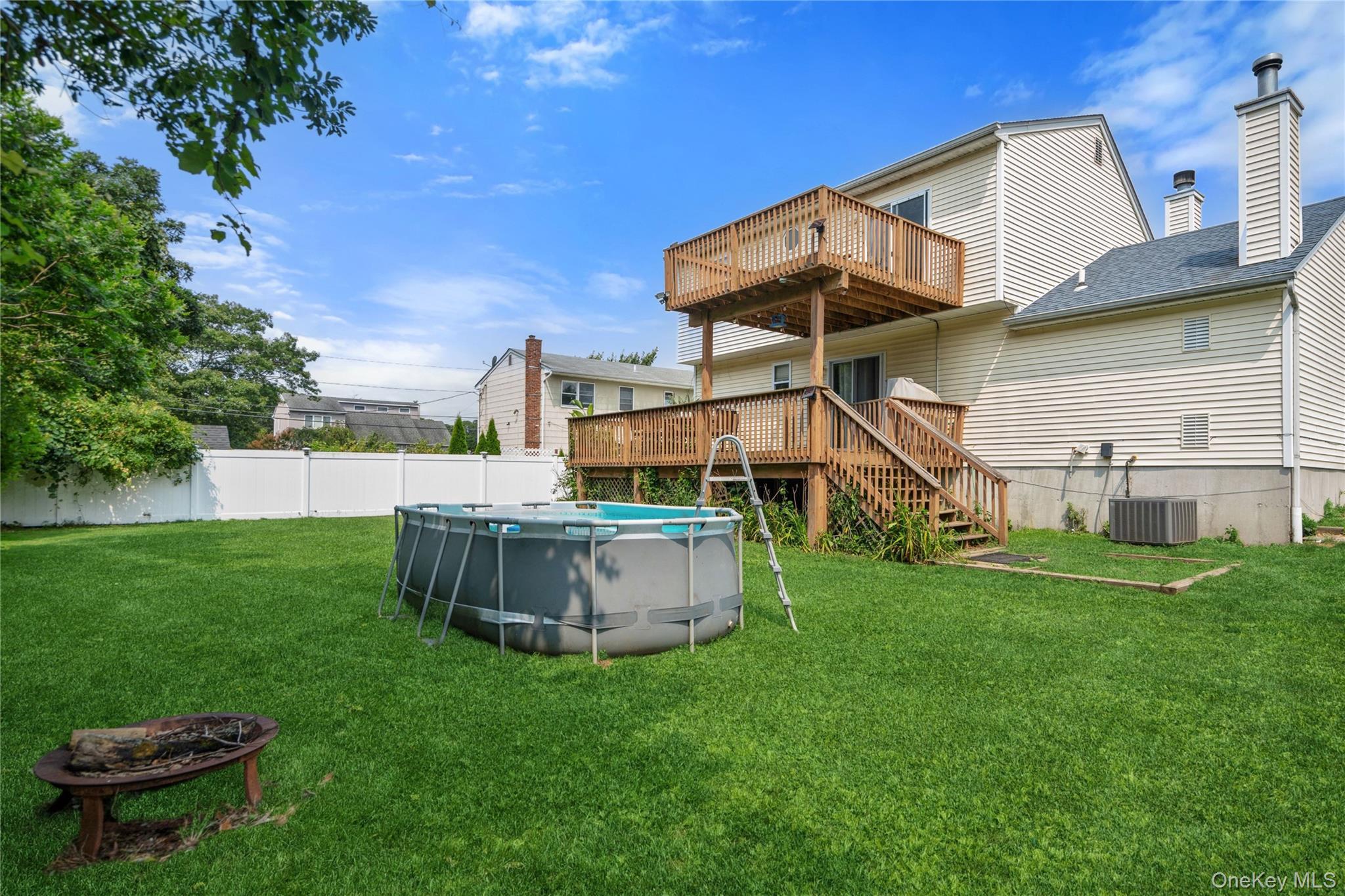 Single Family Lombardy Drive  Suffolk County, NY 11967, MLS-1020948-34