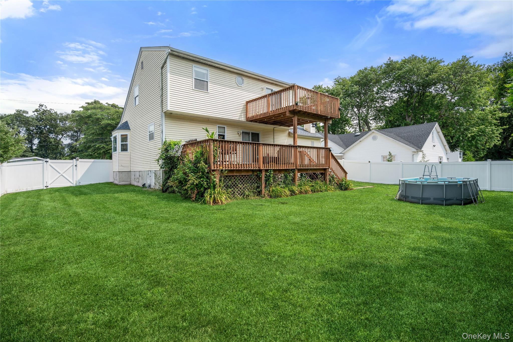 Single Family Lombardy Drive  Suffolk County, NY 11967, MLS-1020948-35