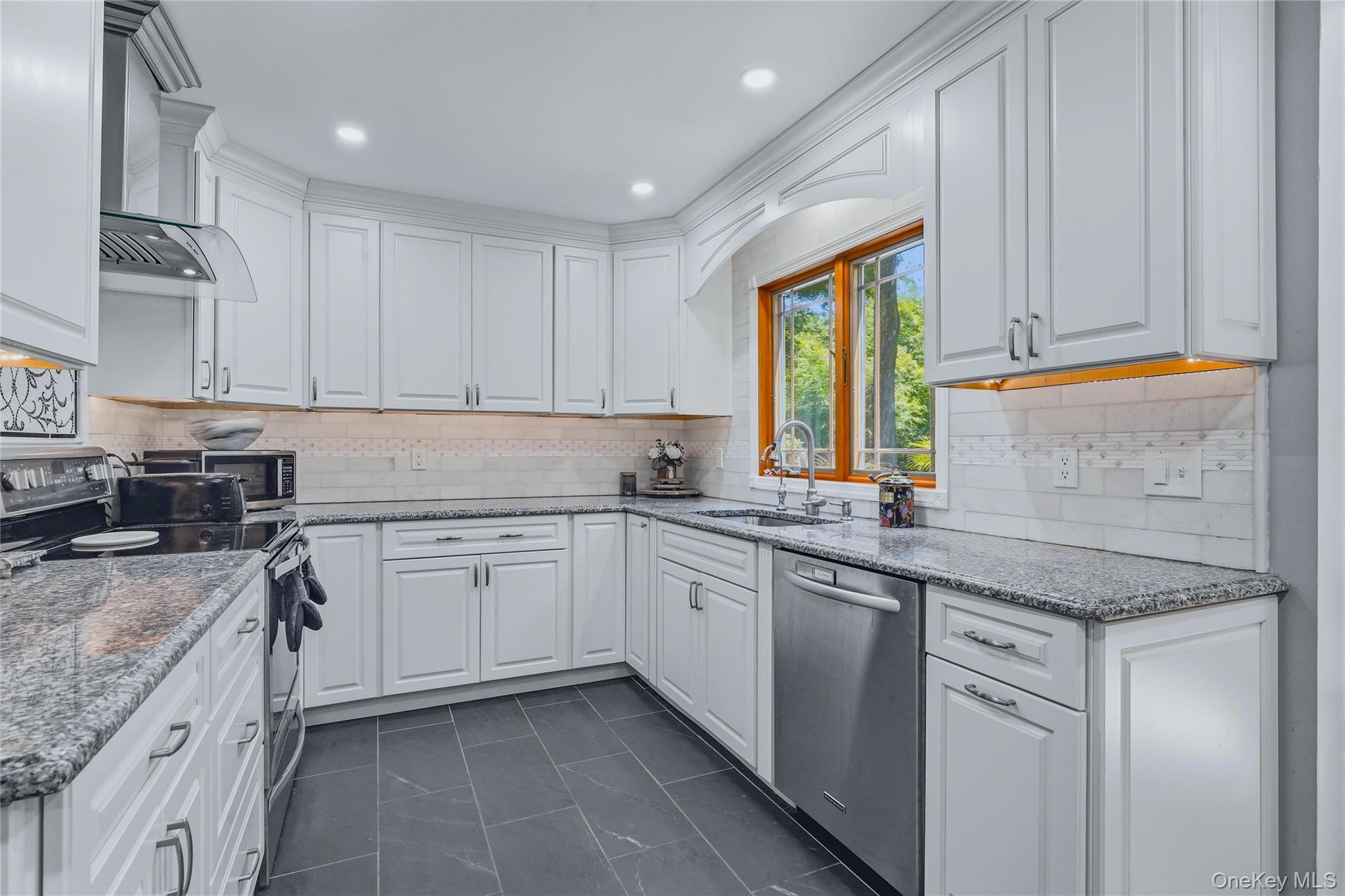 Single Family Nathan Hale Drive Dutchess County, NY 12582, MLS-1021059-11