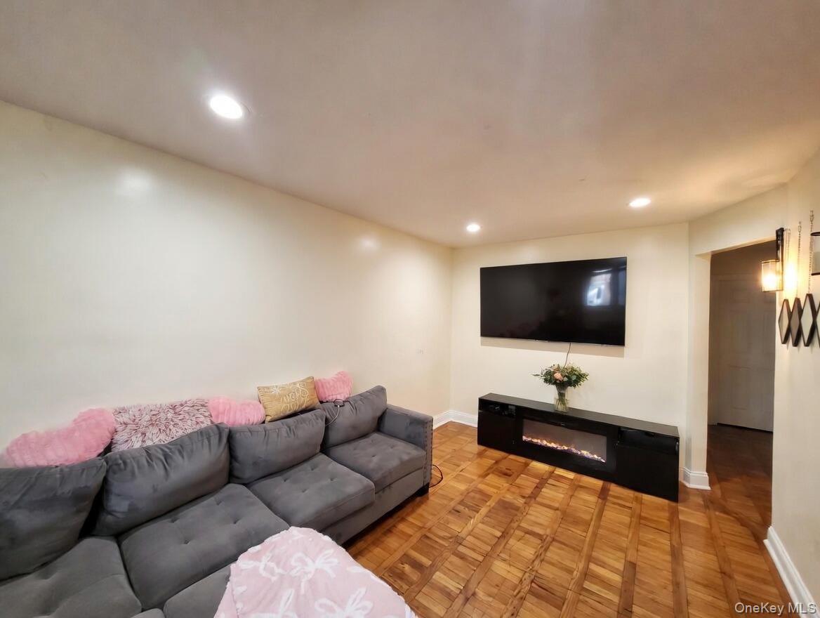 Single Family Rockaway Parkway Brooklyn, NY 11236, MLS-1021066-28