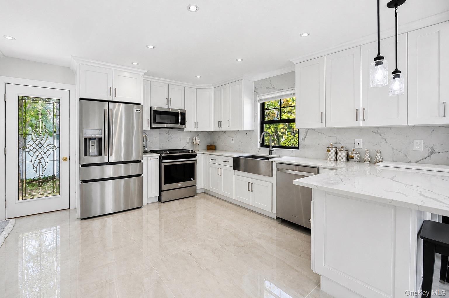 Single Family Locust Avenue Suffolk County, NY 11769, MLS-1021139-17
