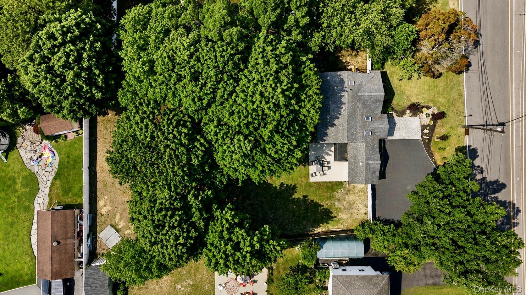 Single Family Locust Avenue Suffolk County, NY 11769, MLS-1021139-22
