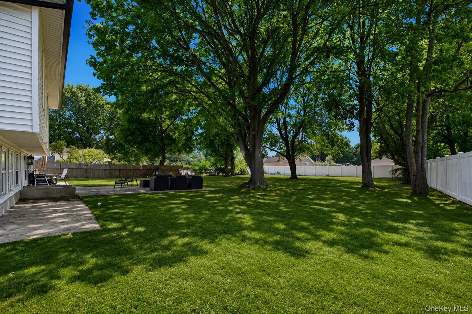 Single Family Locust Avenue  Suffolk County, NY 11769, MLS-1021139-26