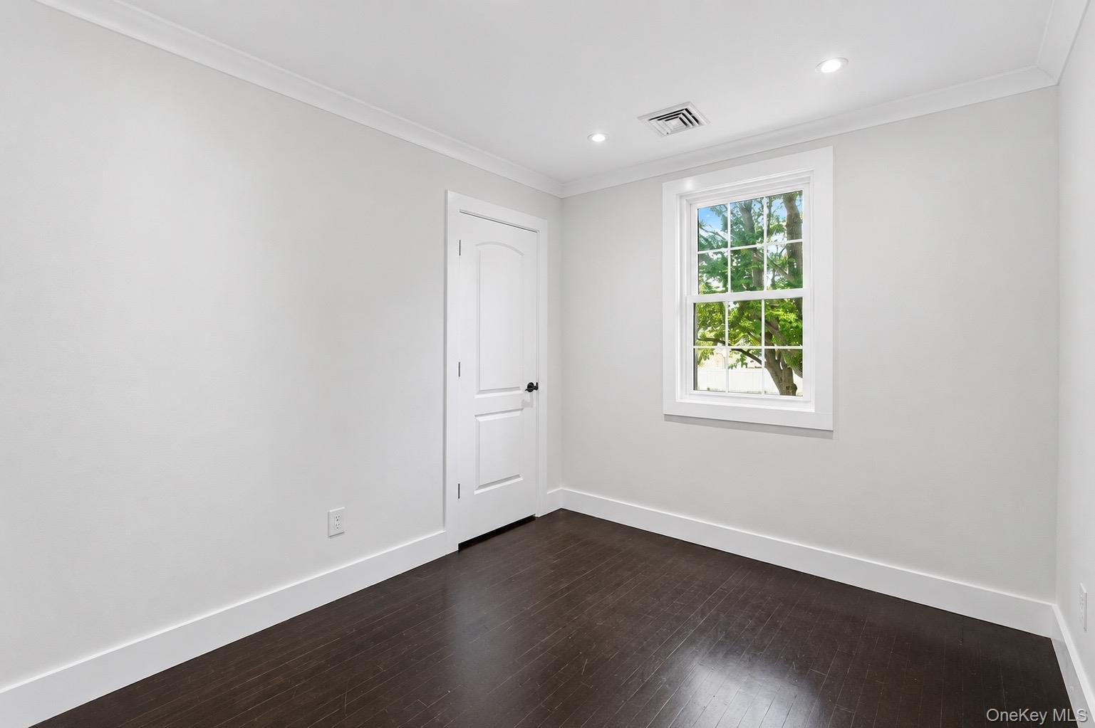 Single Family Locust Avenue Suffolk County, NY 11769, MLS-1021139-6