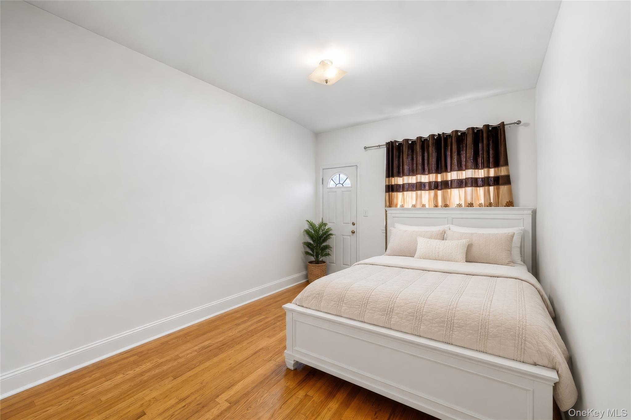 Single Family E 181 Street Bronx, NY 10457, MLS-1021165-23